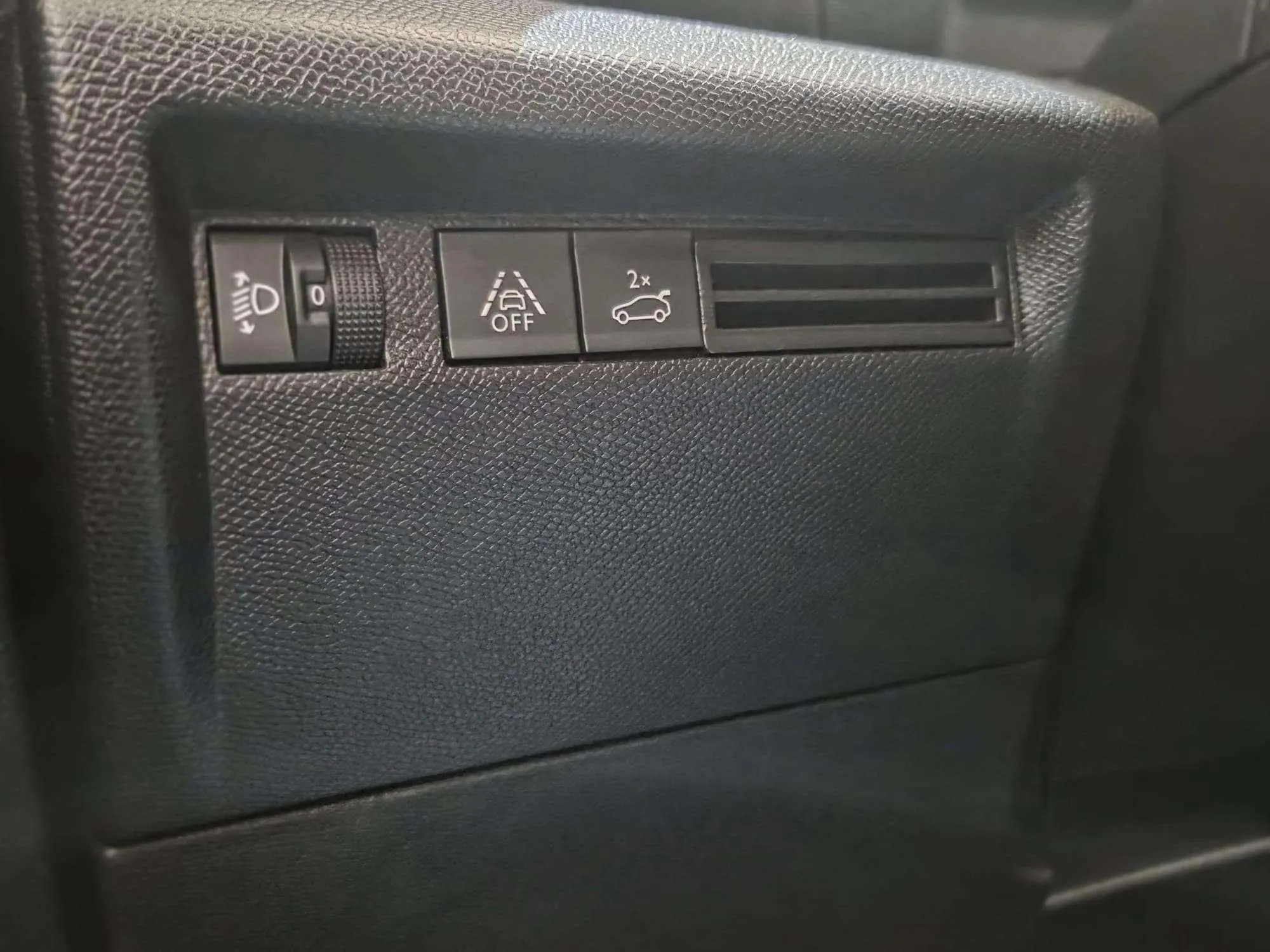 Citroën C4 X Hybrid 136 e-DCS6 Plus - foto 14