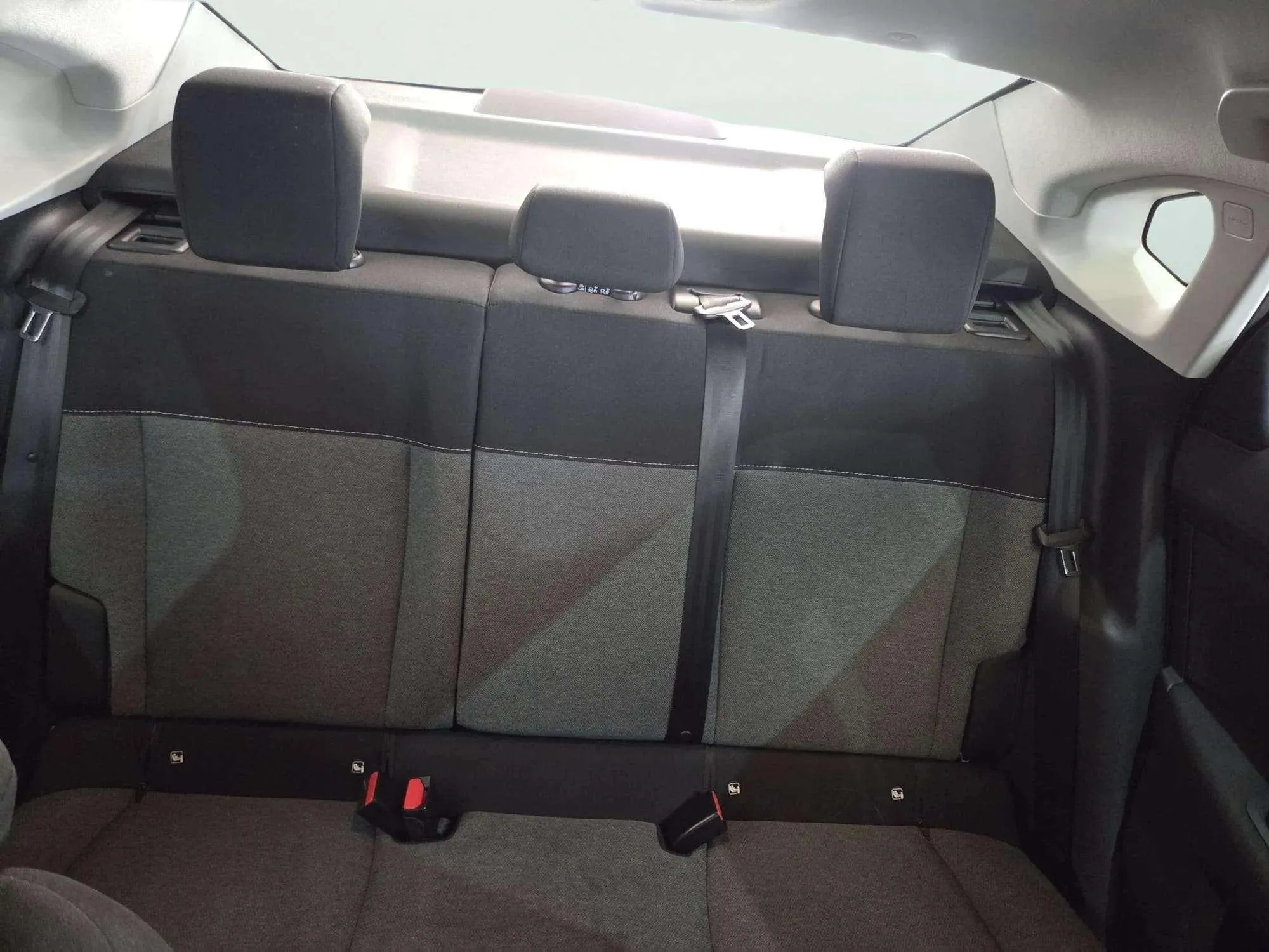 Citroën C4 X Hybrid 136 e-DCS6 Plus - foto 21