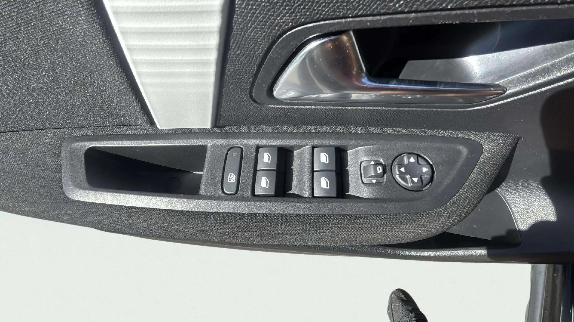 Citroën C4 X Hybrid 136 e-DCS6 Plus - foto 24