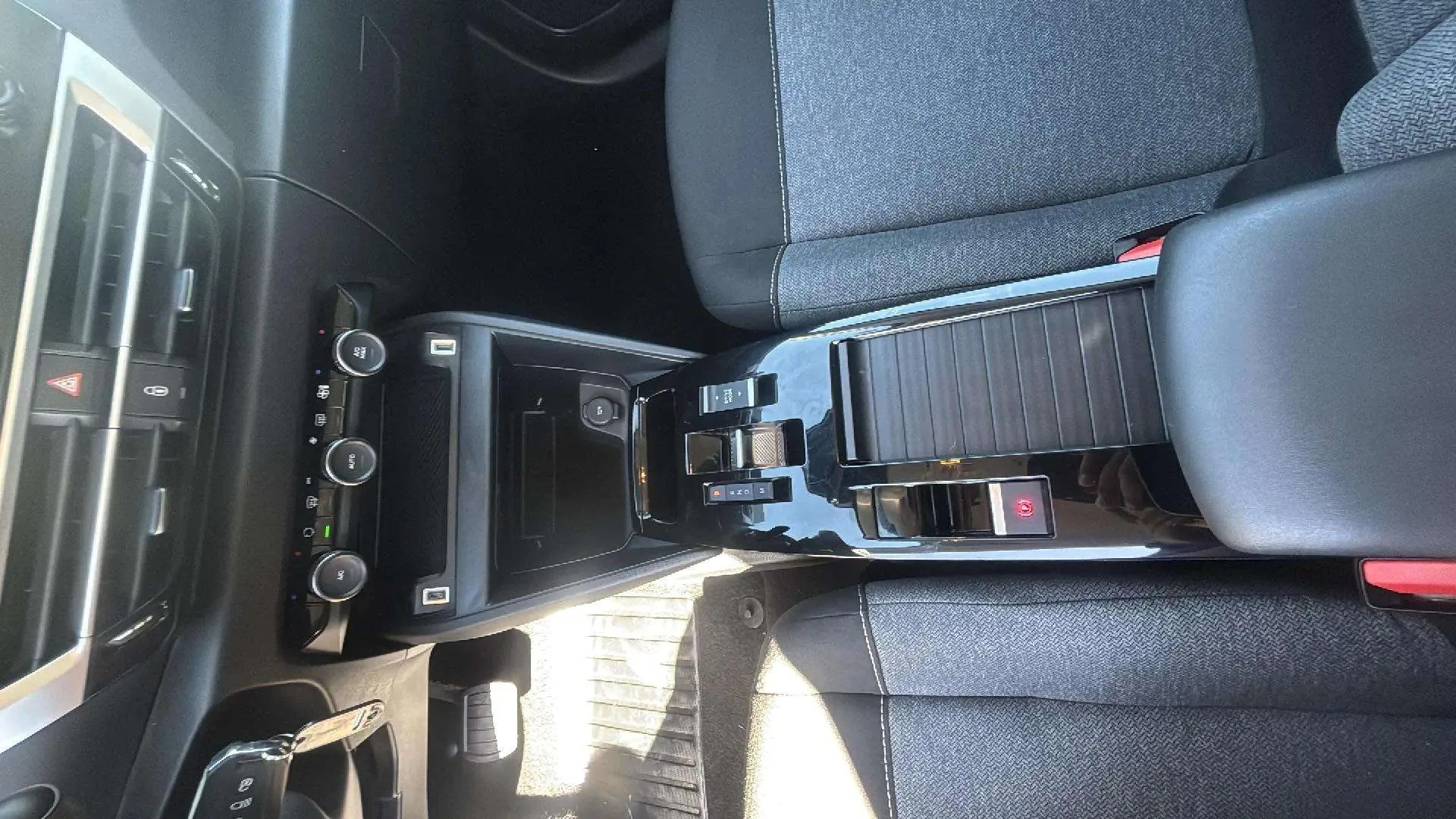 Citroën C4 X Hybrid 136 e-DCS6 Plus - foto 17