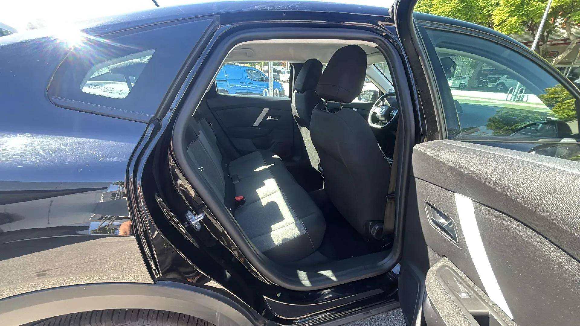 Citroën C4 X Hybrid 136 e-DCS6 Plus - foto 15