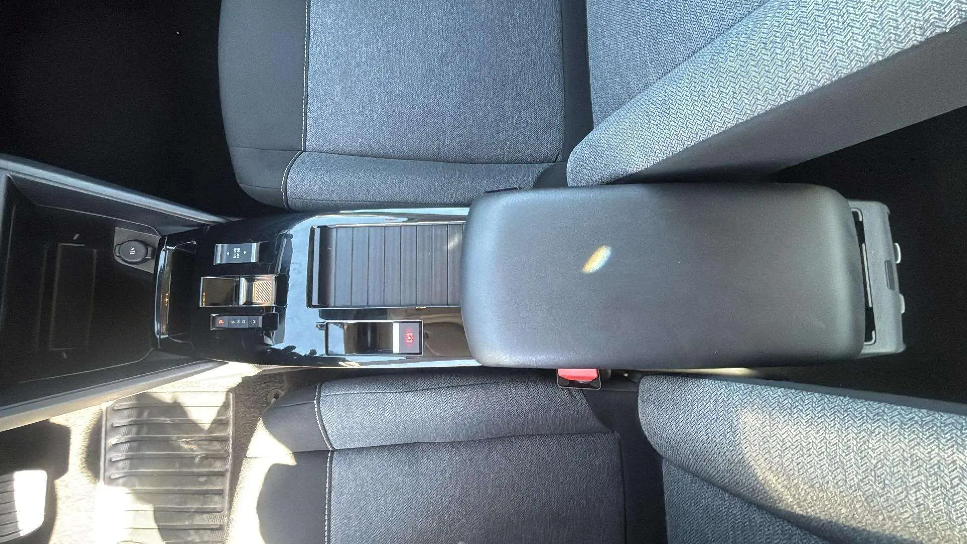 Citroën C4 X Hybrid 136 e-DCS6 Plus - foto 25