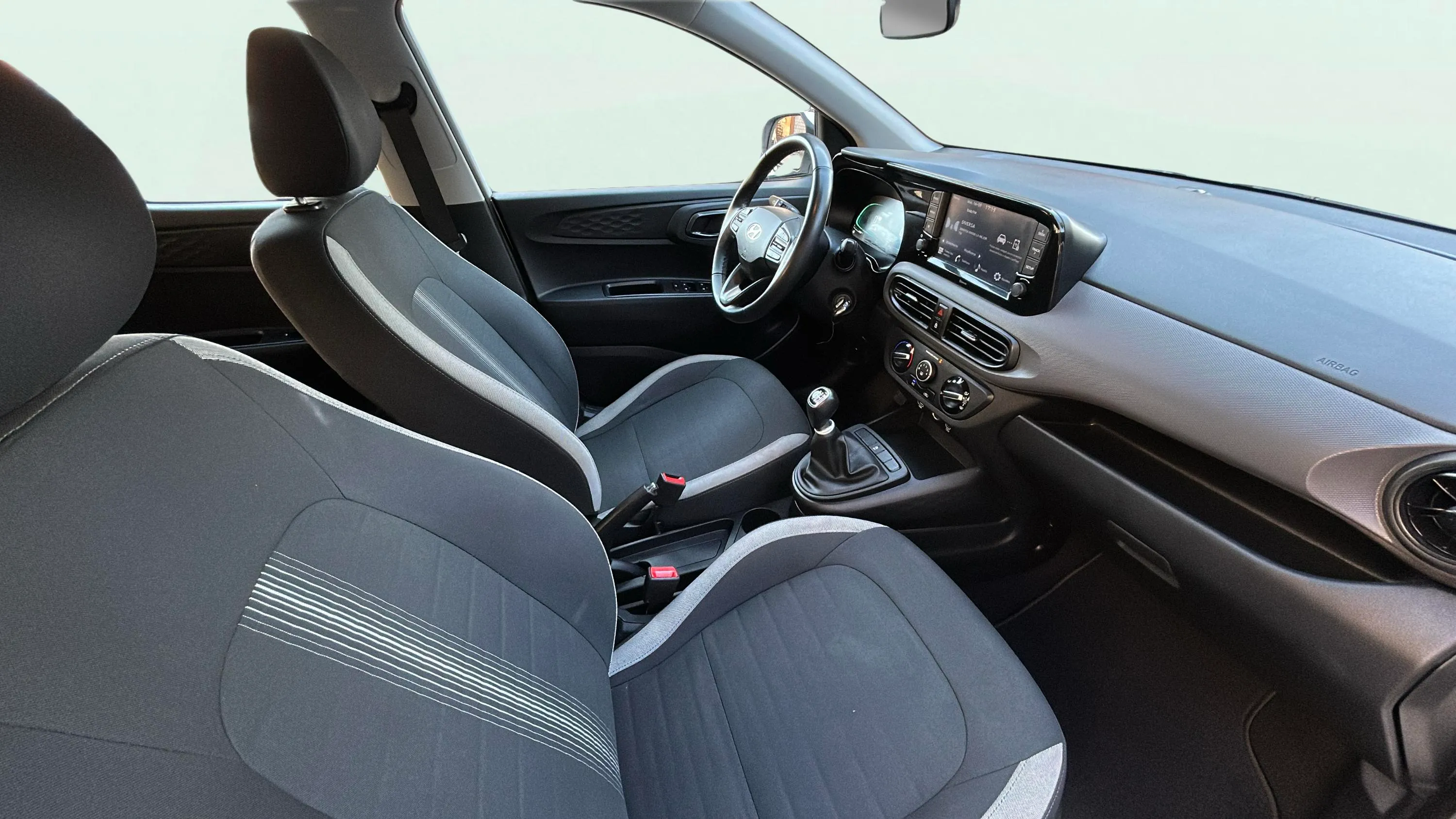 Hyundai i10 1.0 Klass - foto 14