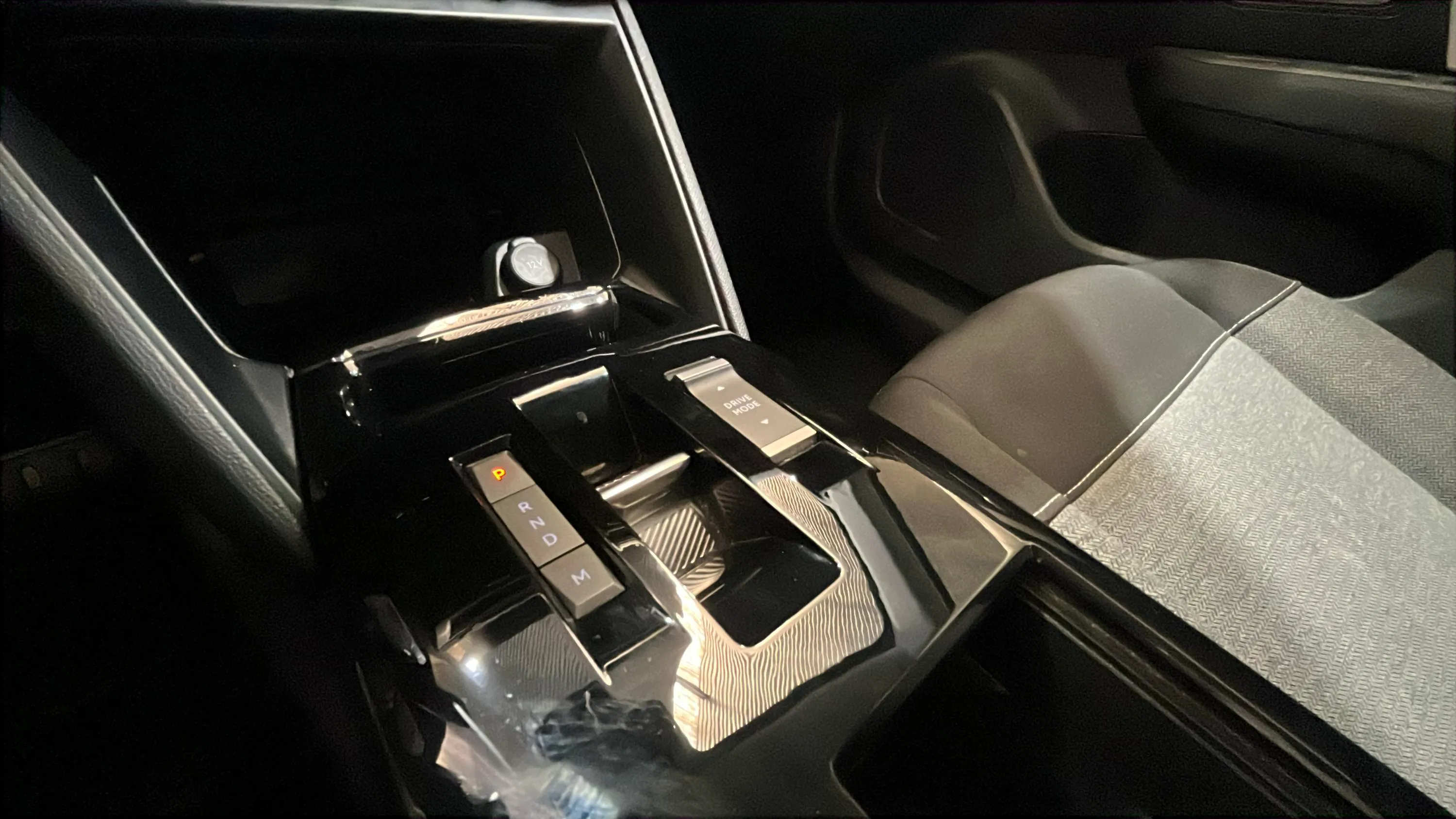 Citroën C4 X Hybrid 136 e-DCS6 Plus - foto 18