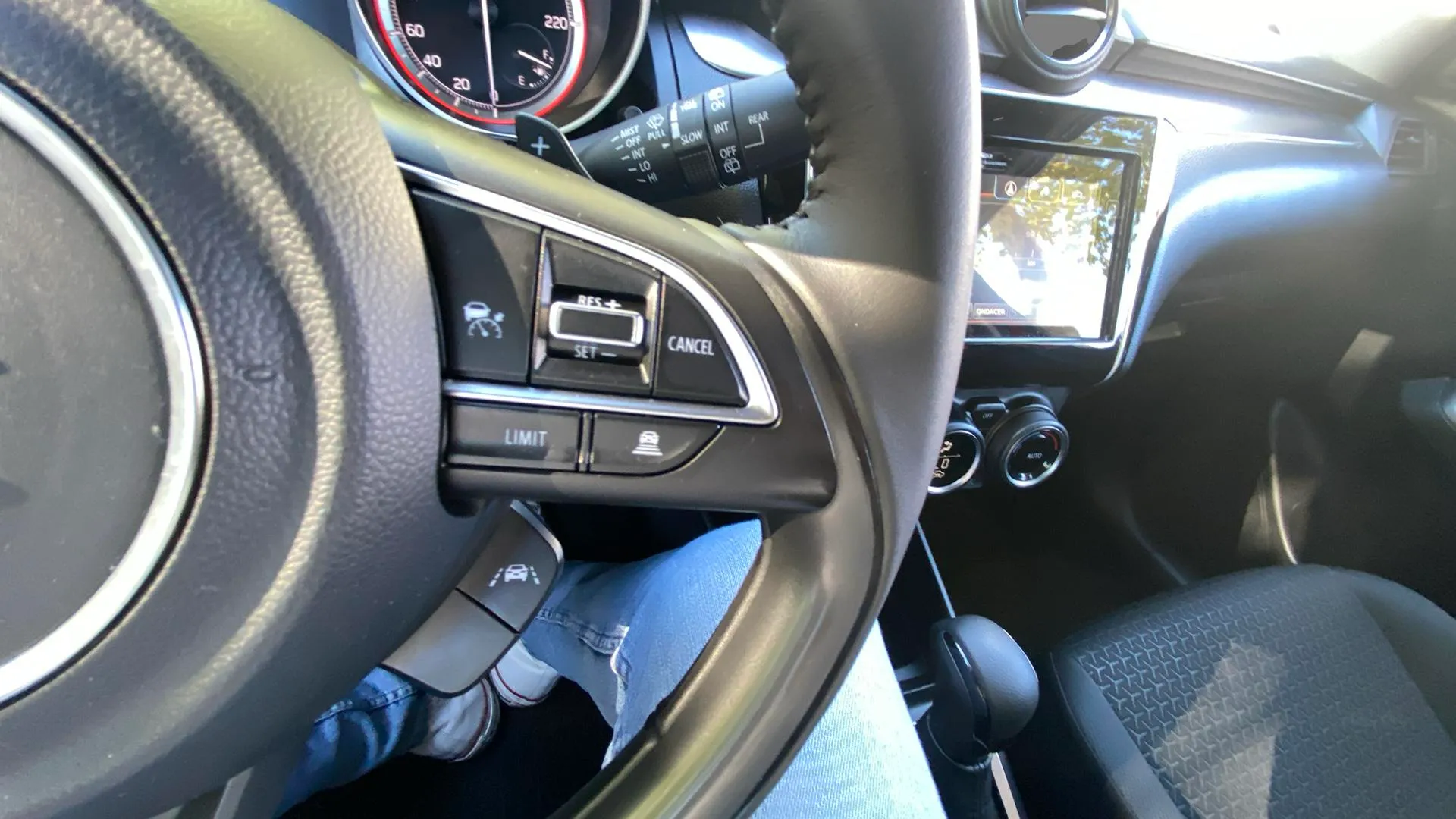 Suzuki Swift 1.2 GLX Mild Hybrid CVT - foto 22