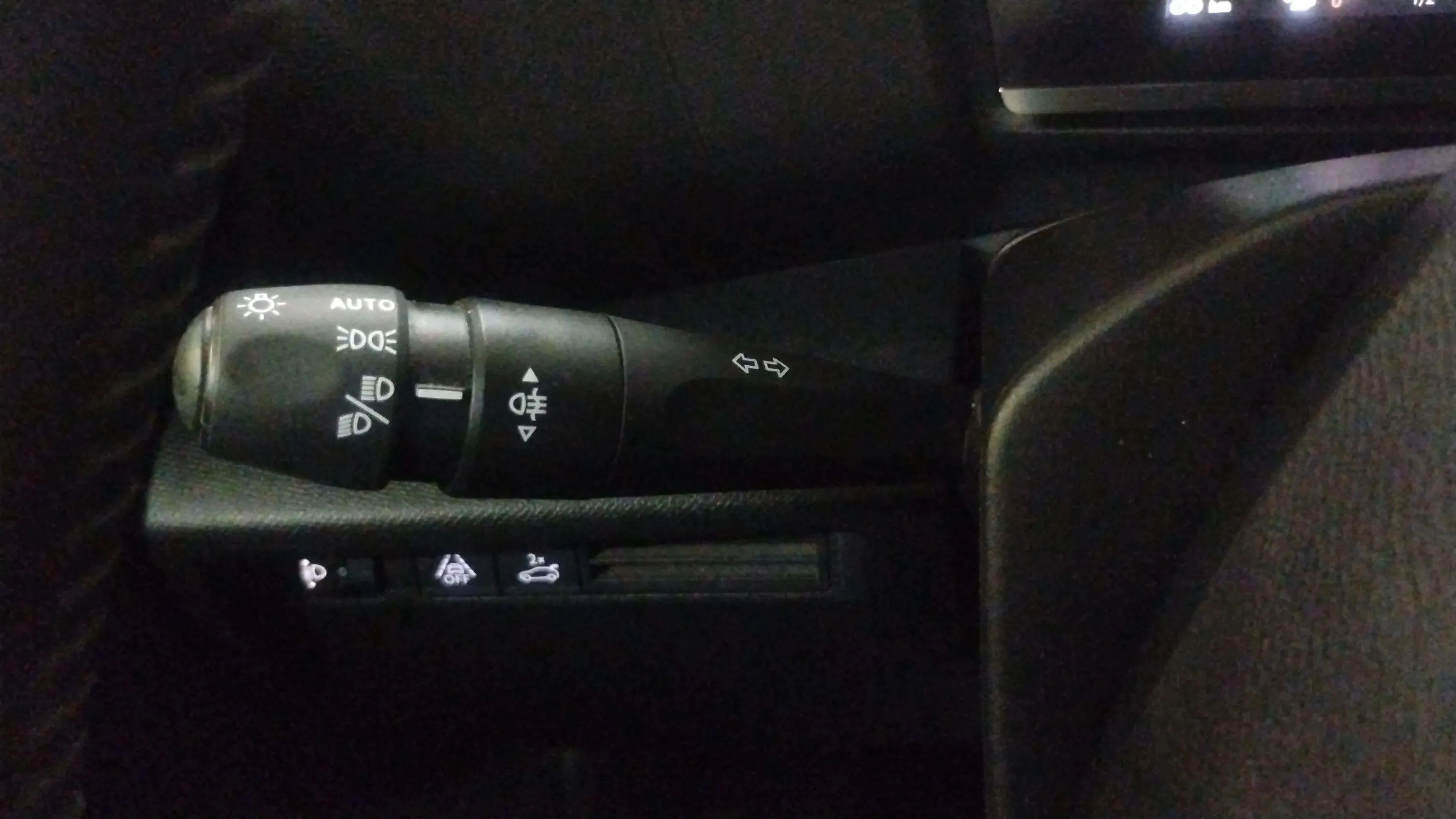 Citroën C4 X Hybrid 136 e-DCS6 You - foto 10