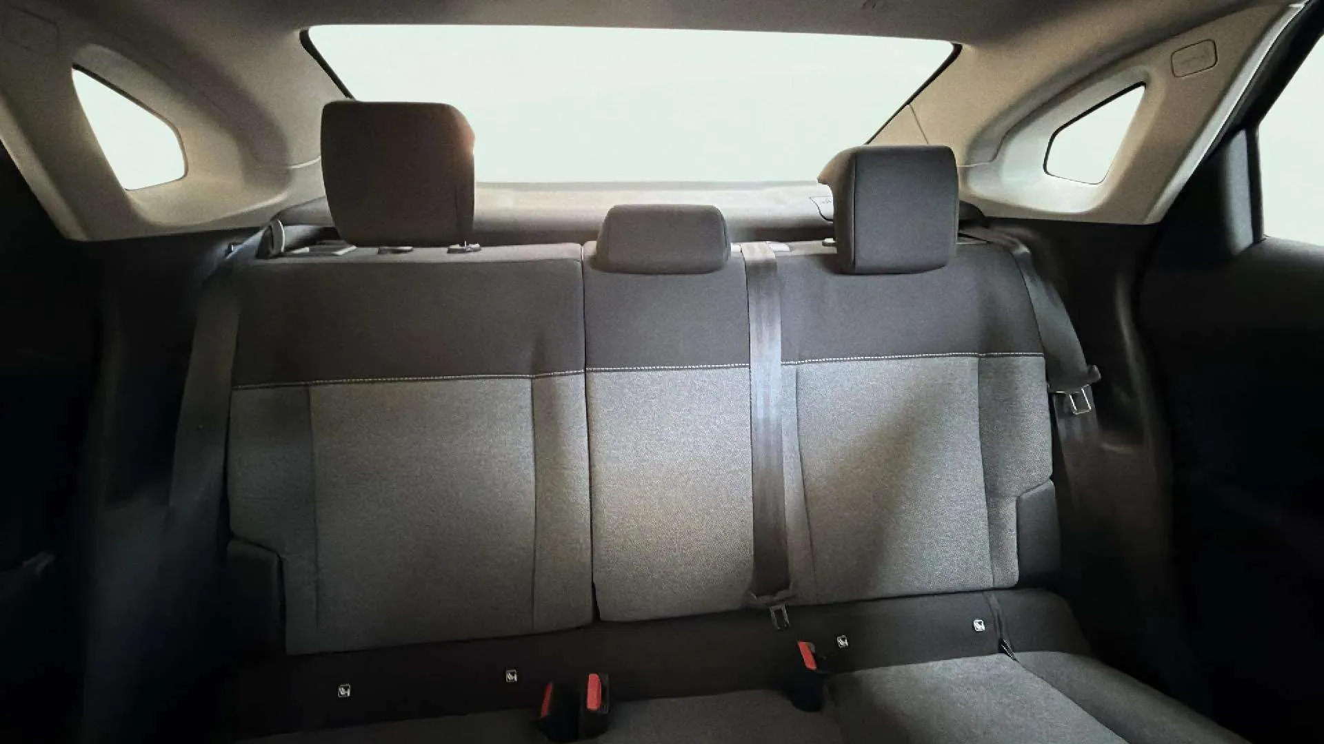 Citroën C4 X Hybrid 136 e-DCS6 Plus - foto 18