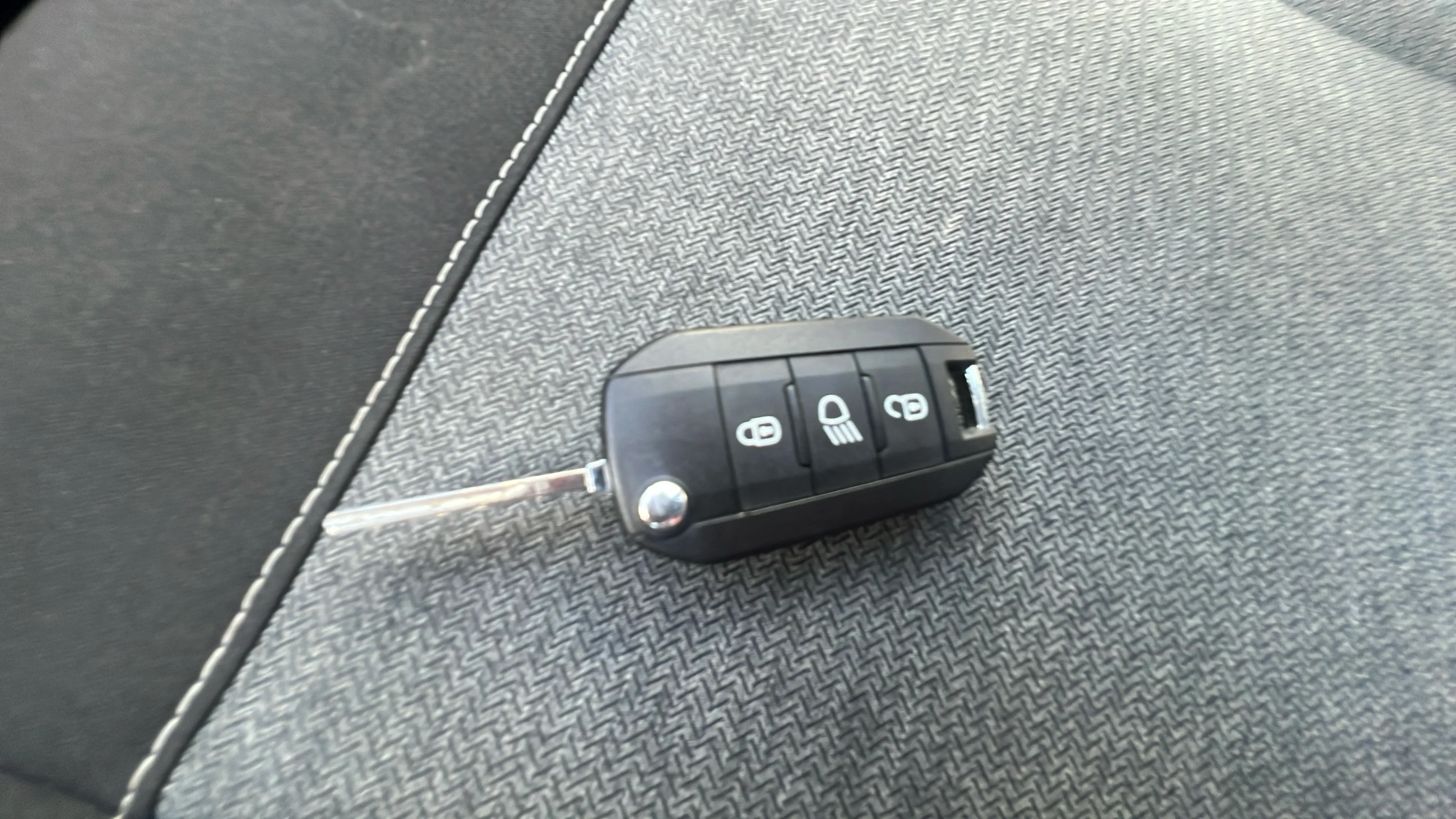 Citroën C4 X Hybrid 136 e-DCS6 Plus - foto 23