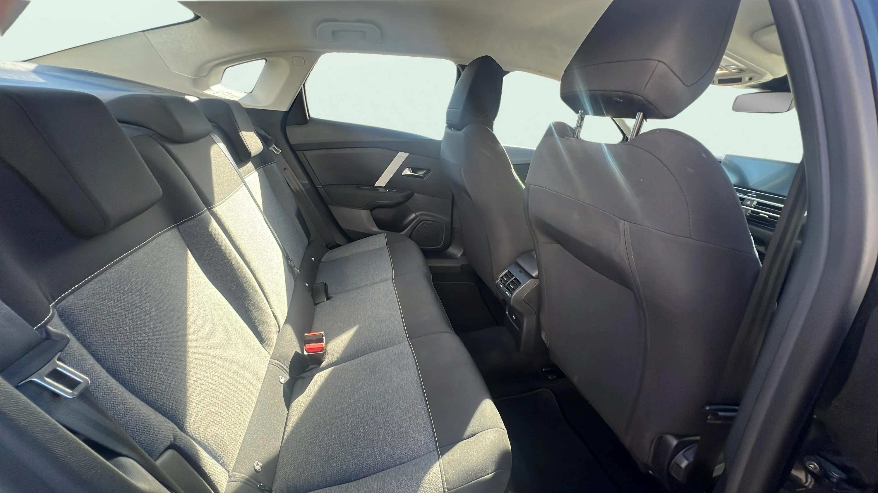 Citroën C4 X Hybrid 136 e-DCS6 Plus - foto 14