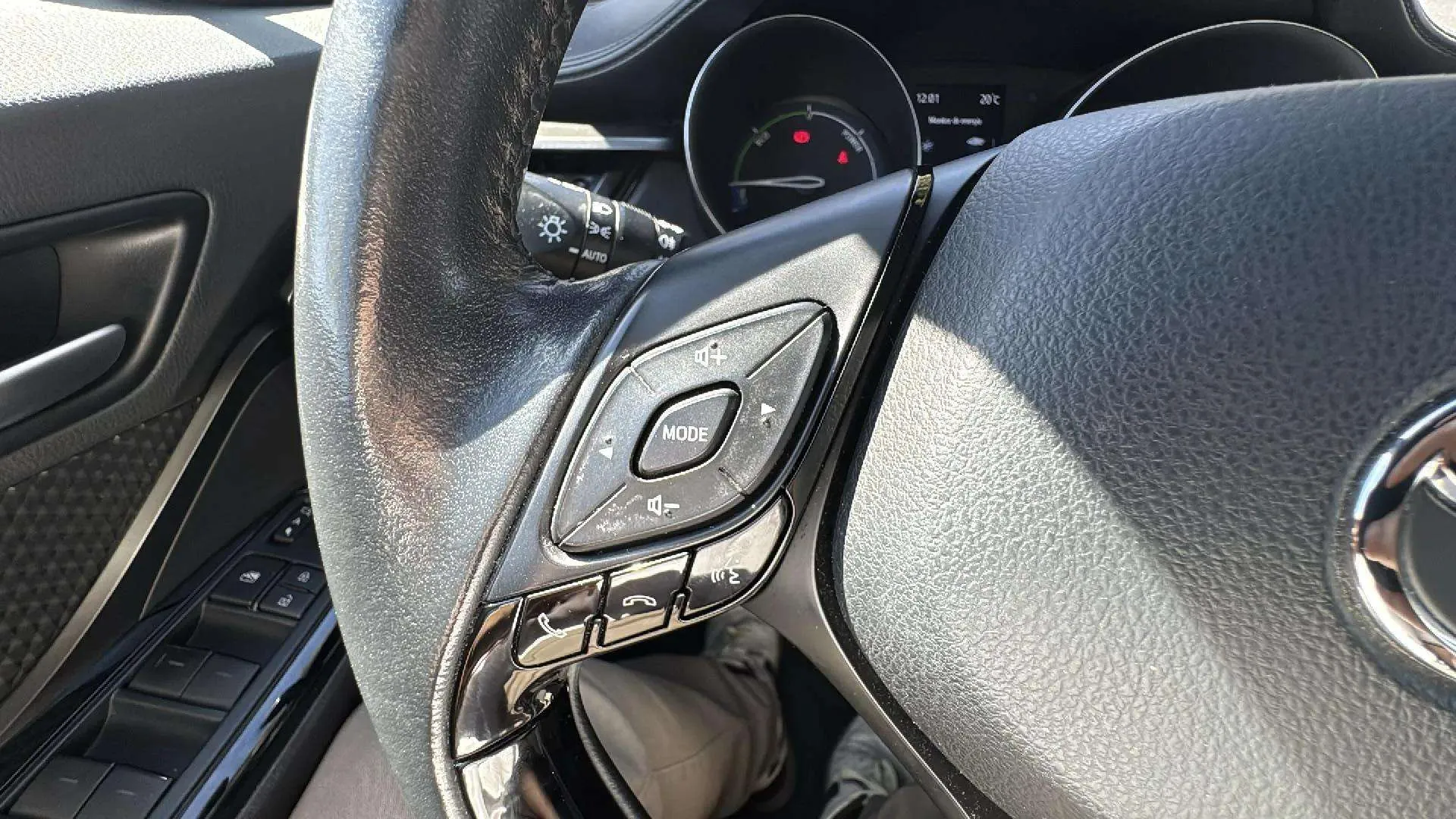 Toyota C-HR 1.8 125H Active - foto 18