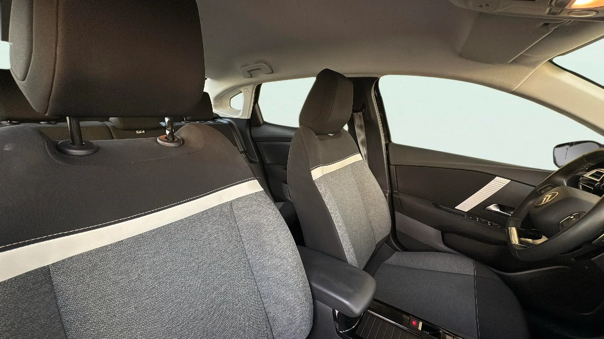 Citroën C4 X Hybrid 136 e-DCS6 Plus - foto 11