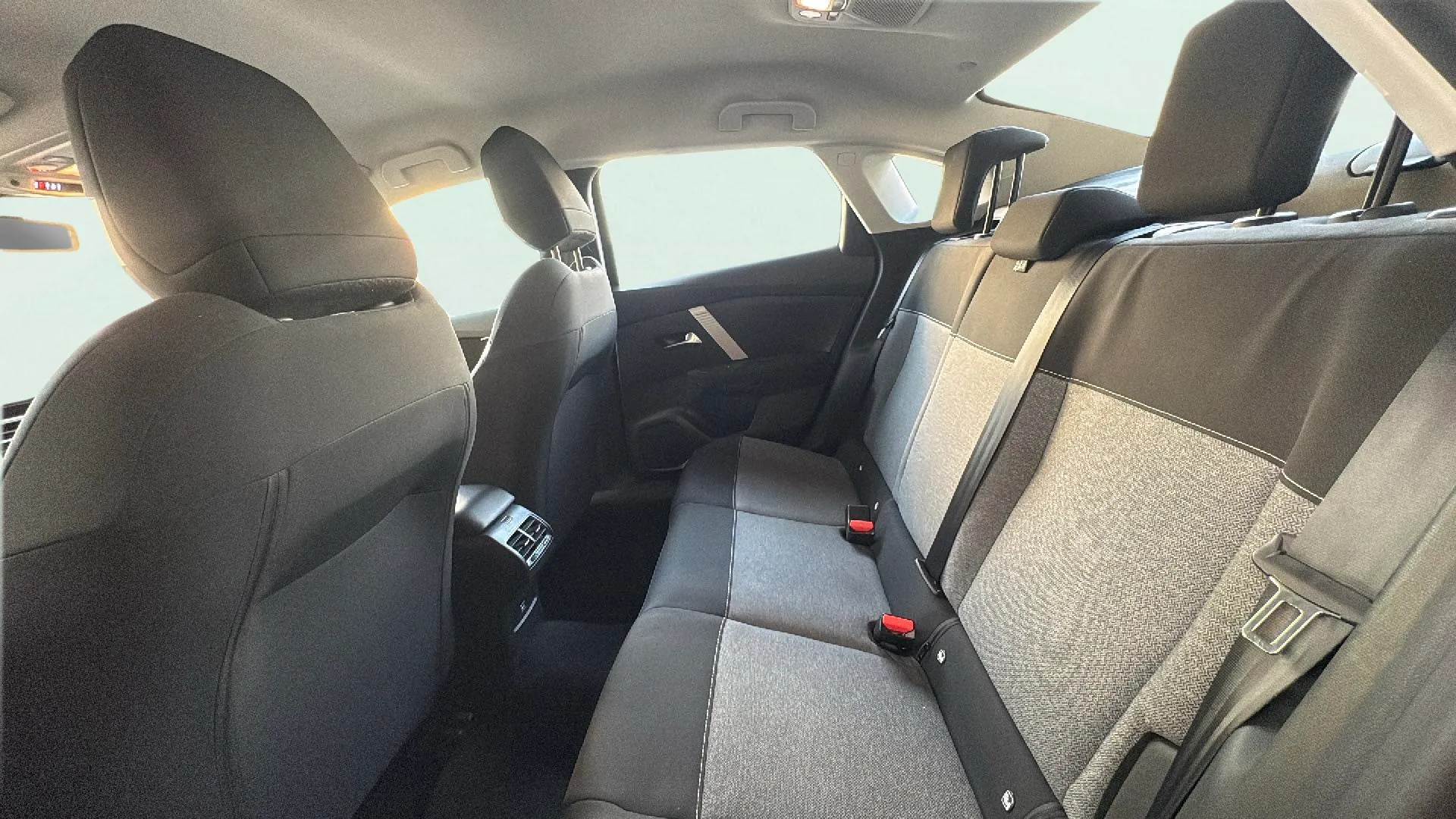 Citroën C4 X Hybrid 136 e-DCS6 Plus - foto 9
