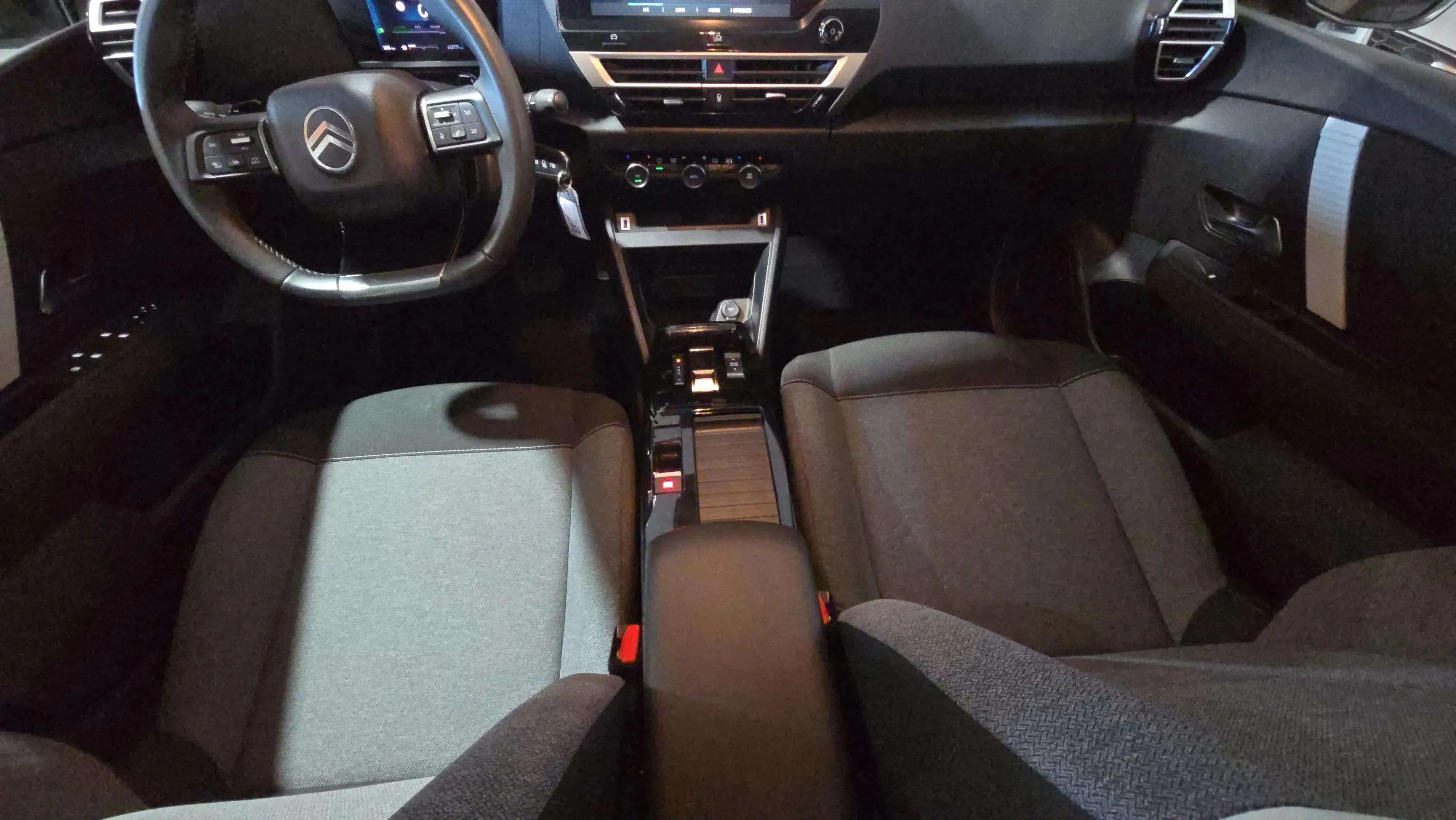 Citroën C4 X Hybrid 136 e-DCS6 Plus - foto 19