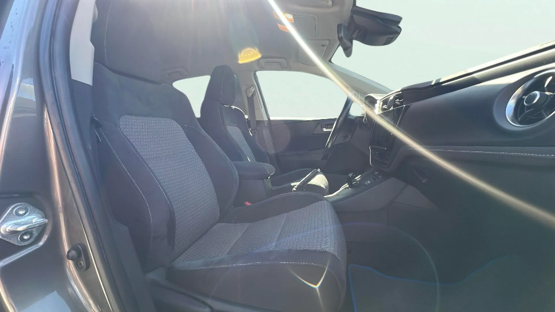 Toyota Auris 1.8 140H Hybrid Feel! - foto 16