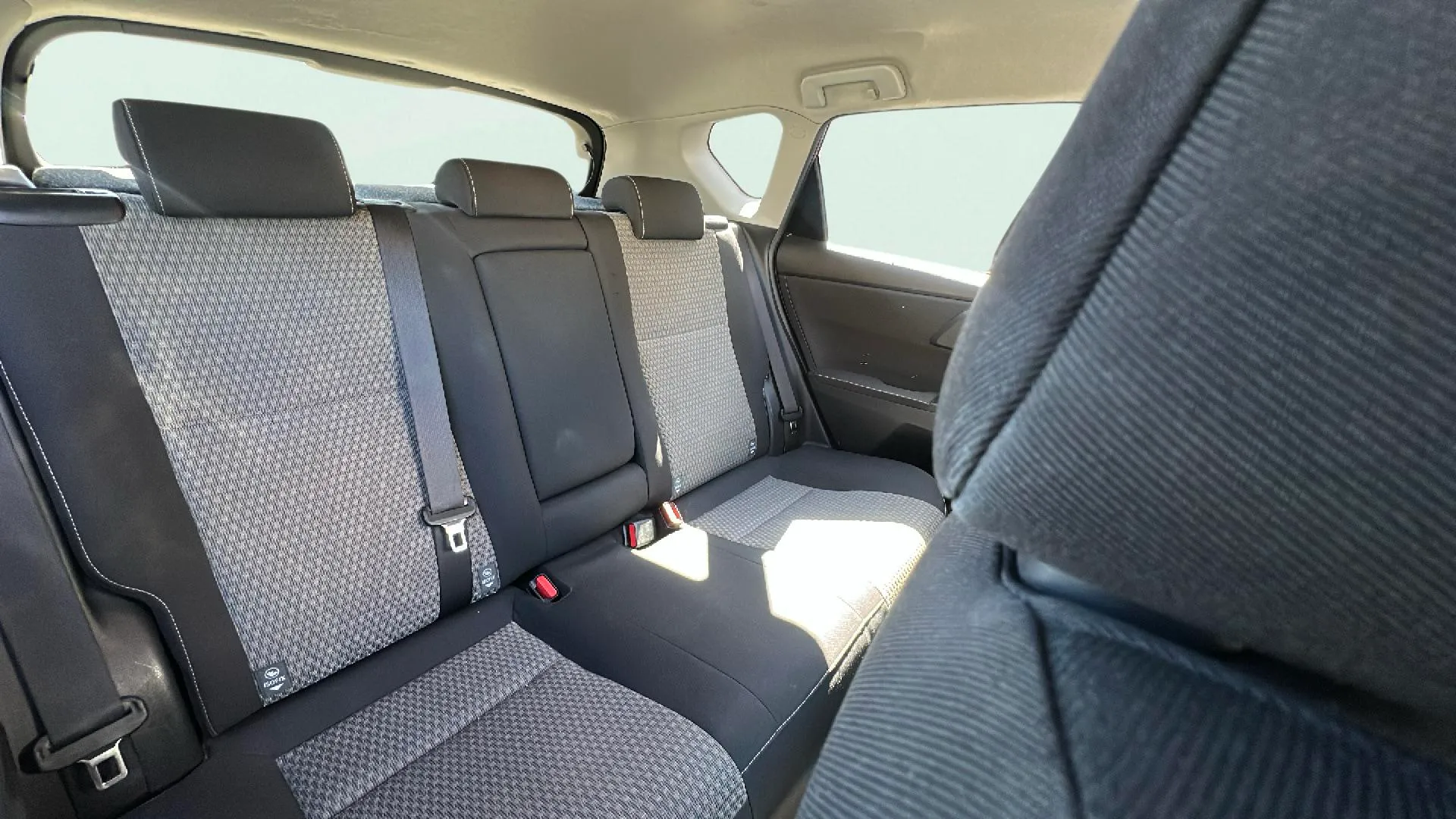Toyota Auris 1.8 140H Hybrid Feel! - foto 18