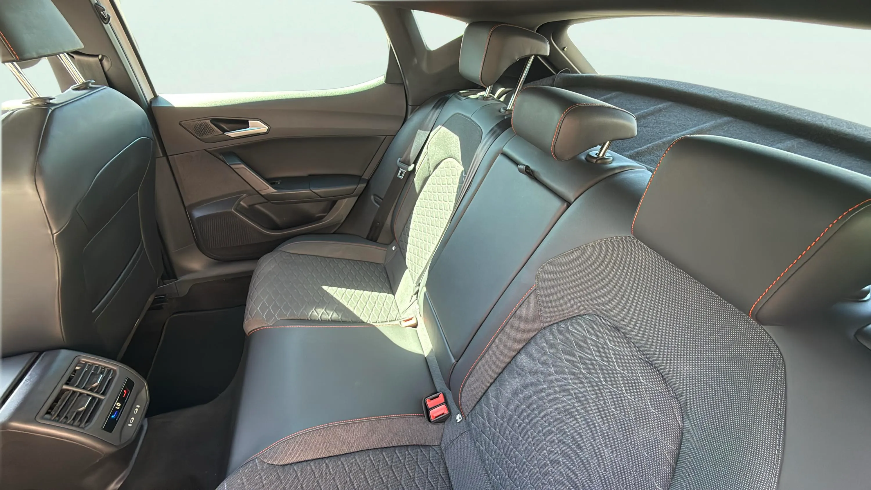 SEAT León 1.0 TSI FR 25 Aniversario - foto 16