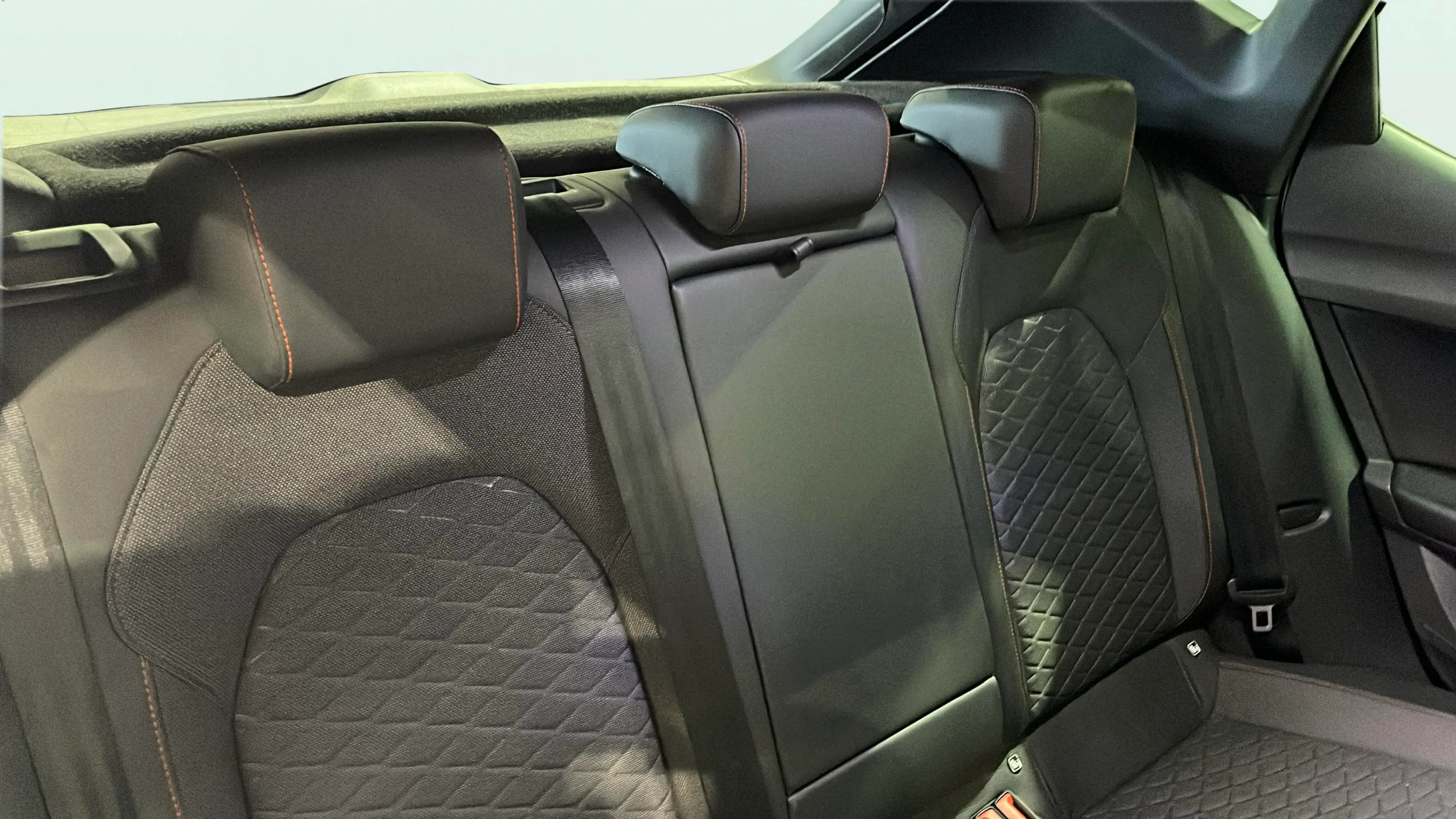 SEAT León 1.0 TSI FR 25 Aniversario - foto 13