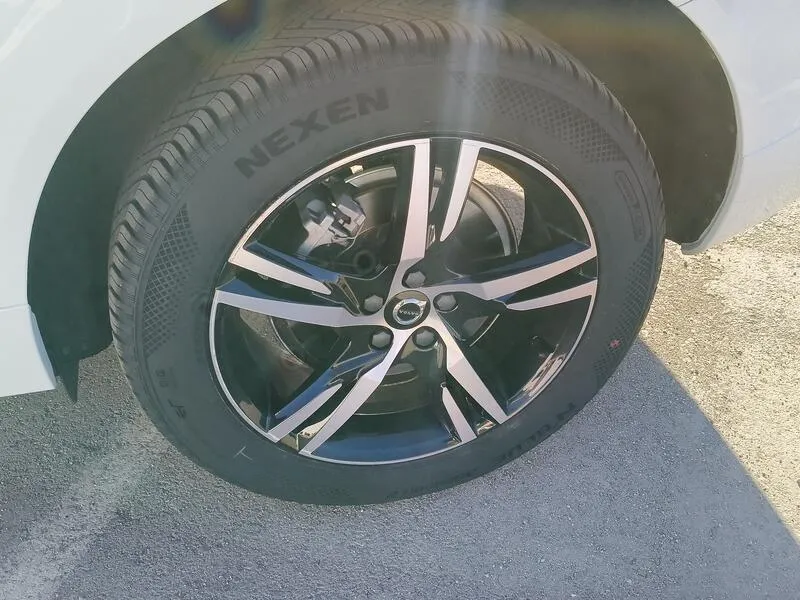Volvo XC60 2.0 T6 AWD Recharge R-Design - foto 49