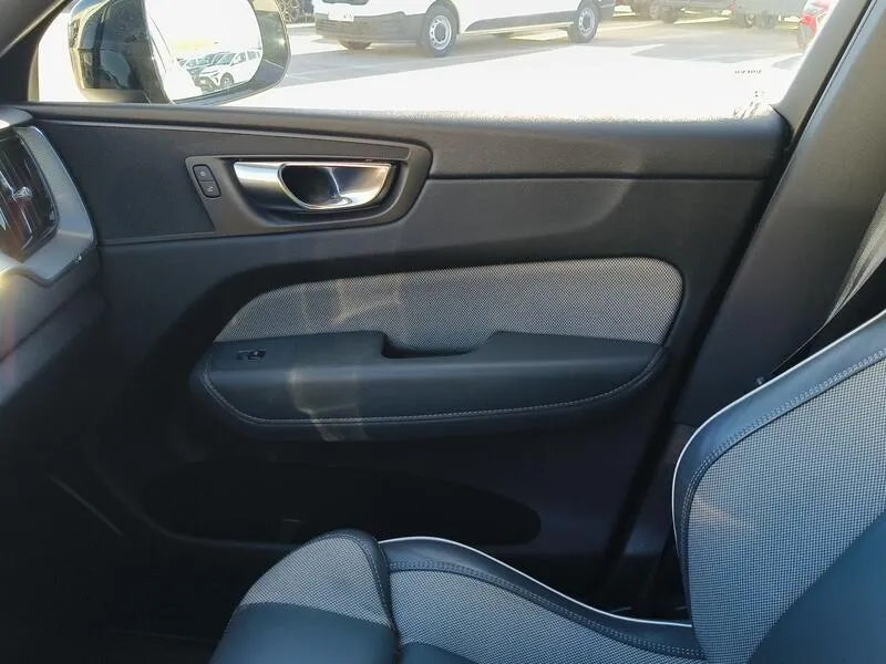 Volvo XC60 2.0 T6 AWD Recharge R-Design - foto 20
