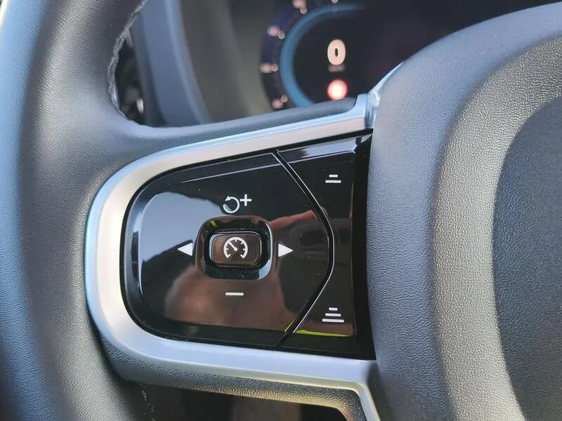 Volvo XC60 2.0 T6 AWD Recharge R-Design - foto 27