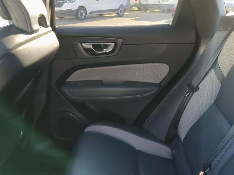 Volvo XC60 2.0 T6 AWD Recharge R-Design - foto 34
