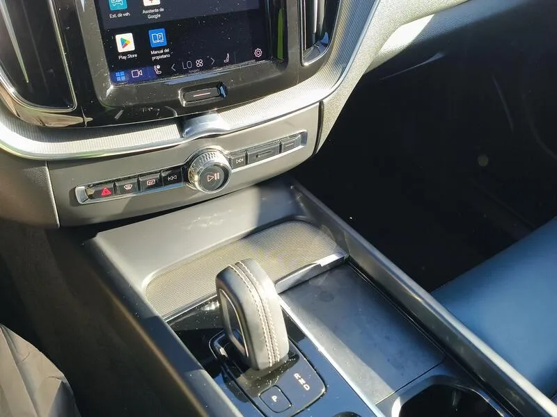 Volvo XC60 2.0 T6 AWD Recharge R-Design - foto 12