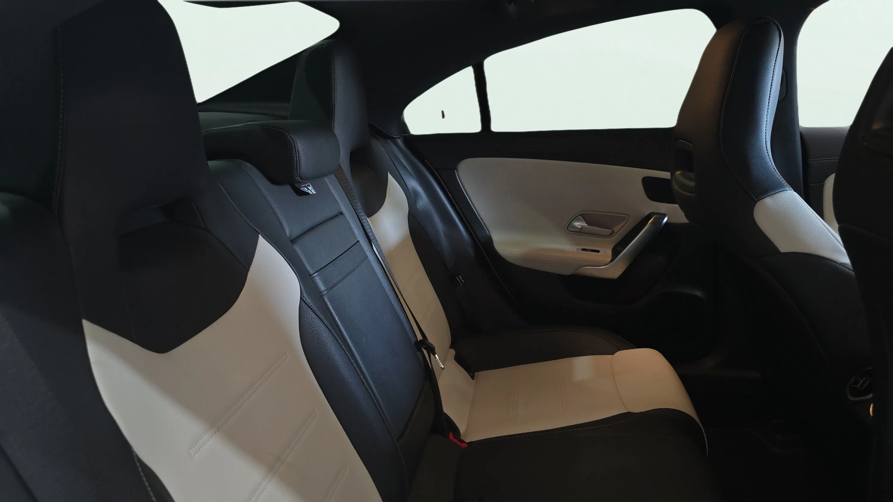 Mercedes-Benz CLA 200 D DCT - foto 11