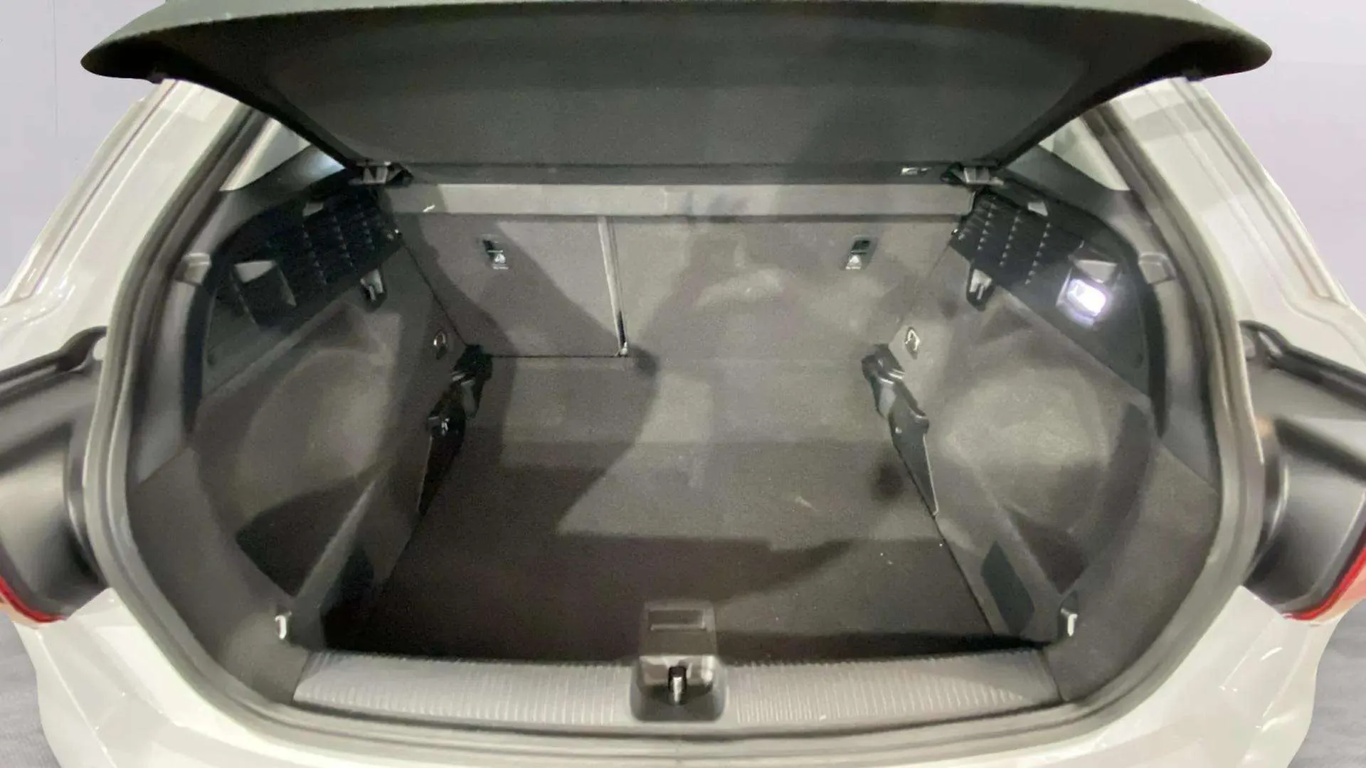Audi Q2 Advanced 30 TDI S tronic - foto 18
