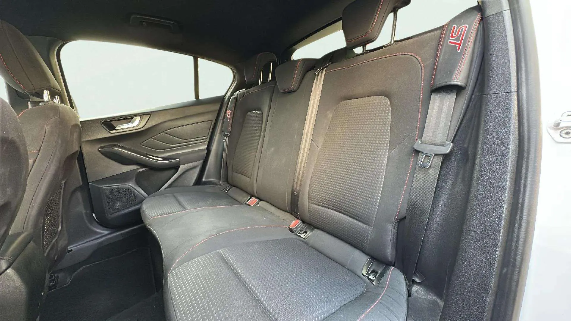 Ford Focus 1.0 EcoBoost ST-Line - foto 17