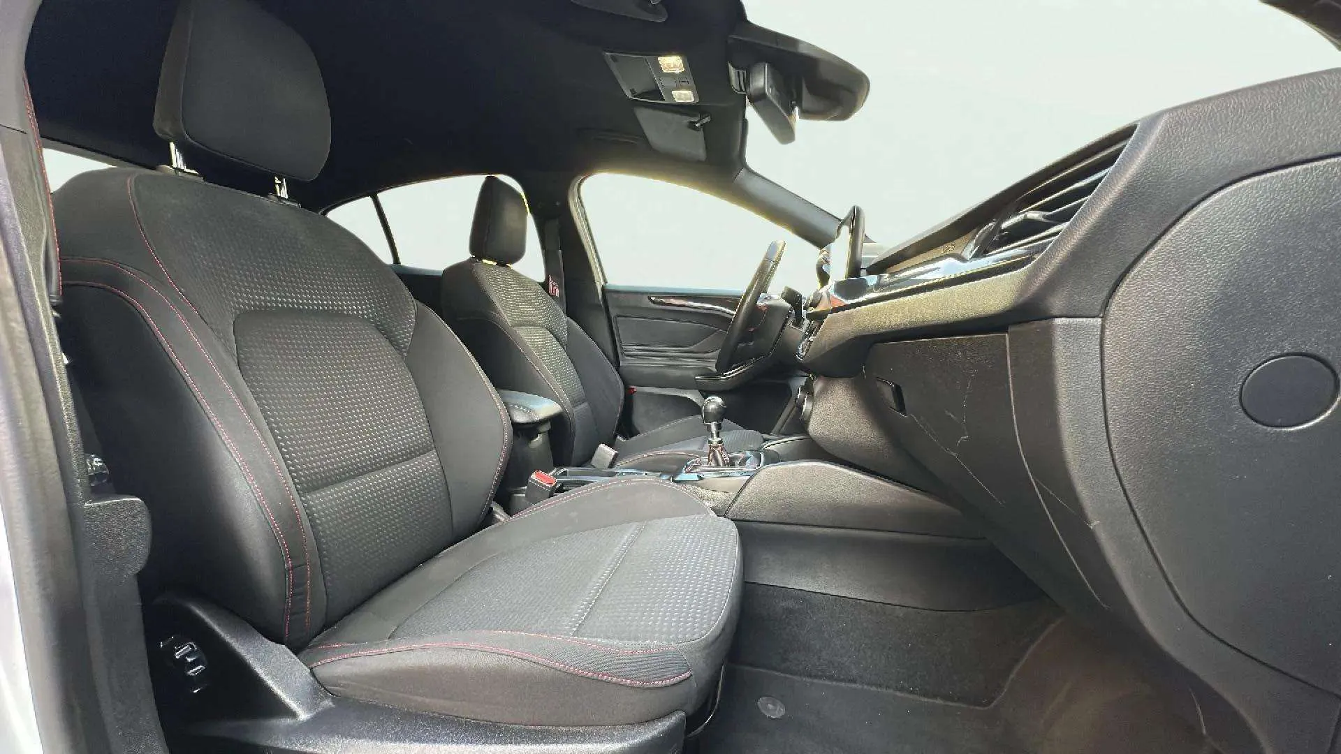 Ford Focus 1.0 EcoBoost ST-Line - foto 16