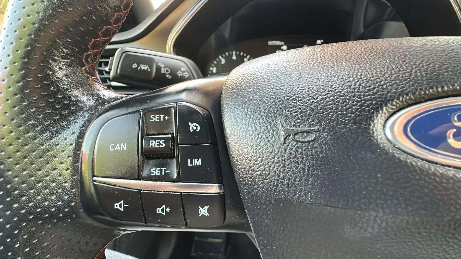 Ford Focus 1.0 EcoBoost ST-Line - foto 24