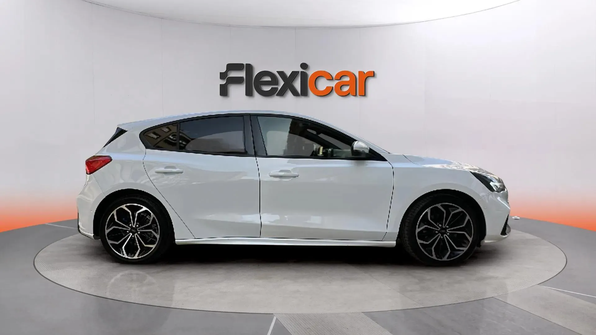 Ford Focus 1.0 EcoBoost ST-Line - foto 8