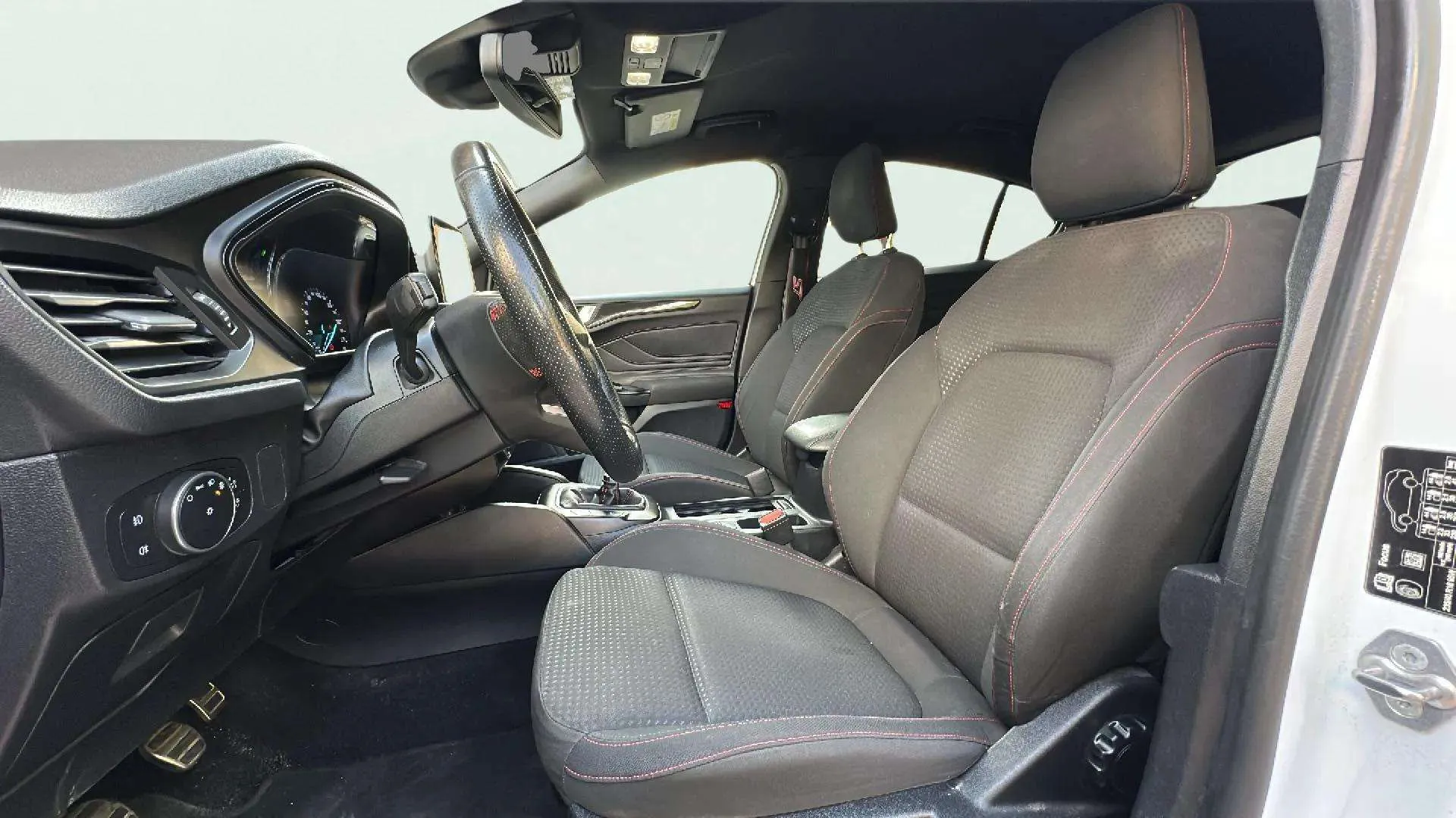 Ford Focus 1.0 EcoBoost ST-Line - foto 15
