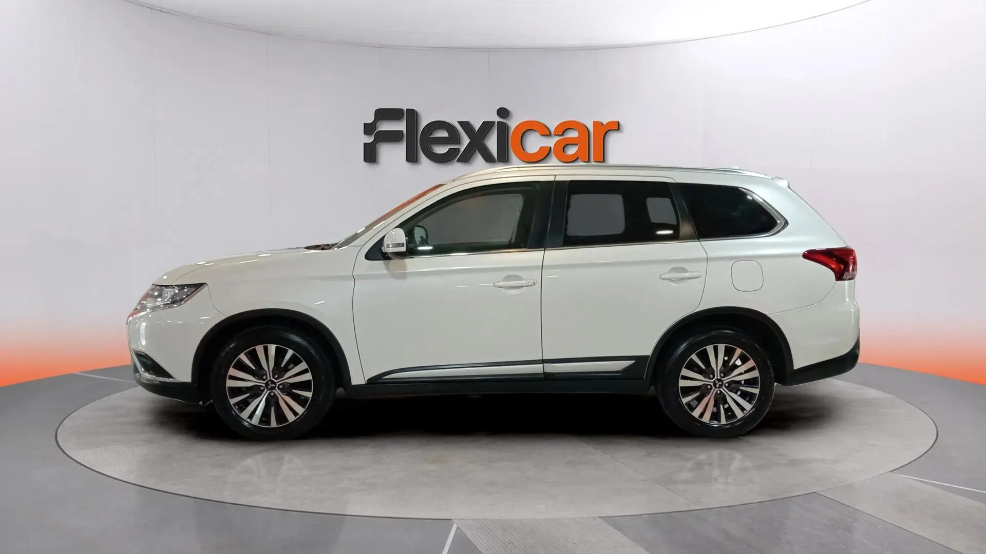 Mitsubishi Outlander 200 MPI Motion CVT 2WD 7 plazas - foto 3