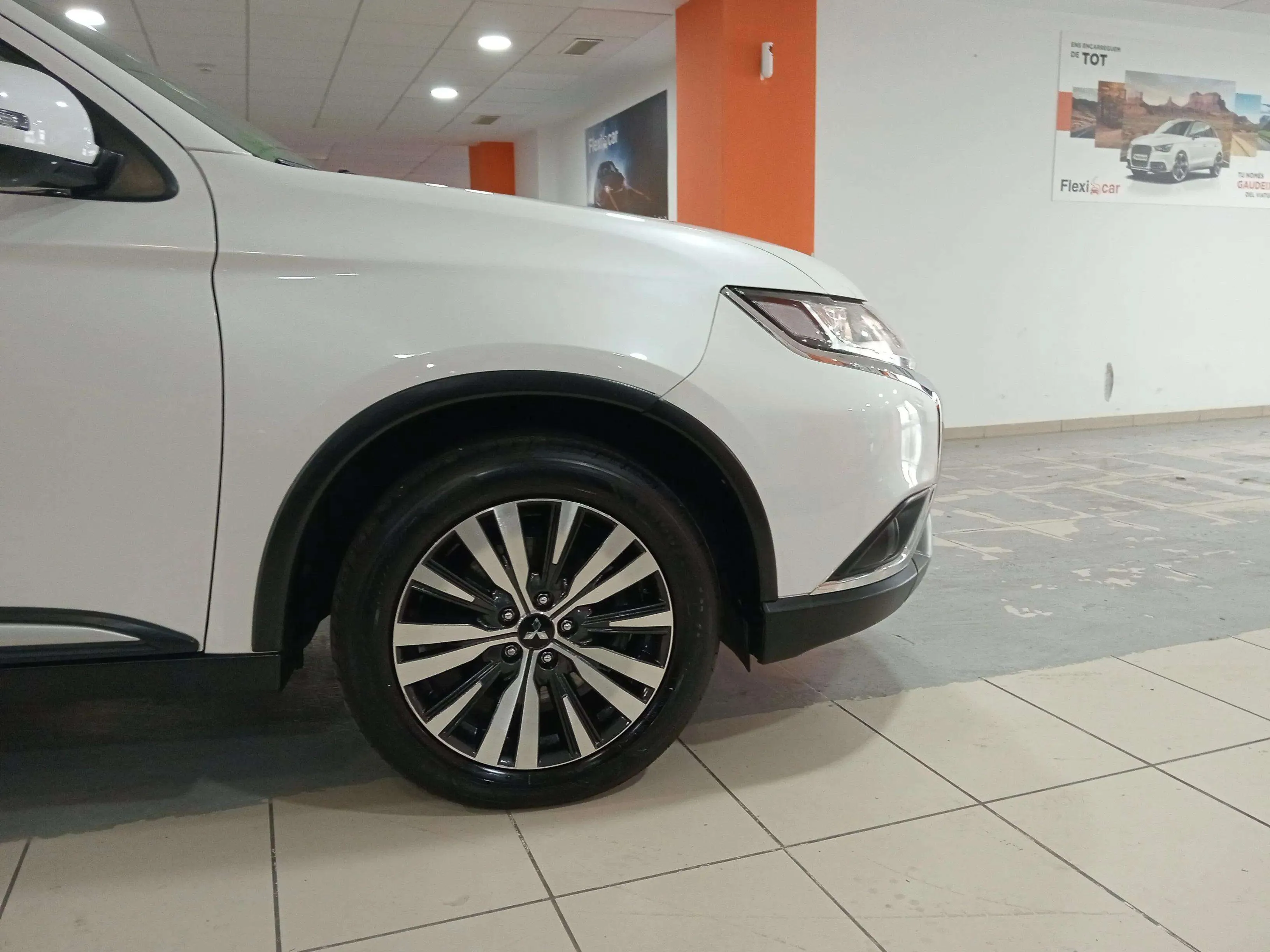 Mitsubishi Outlander 200 MPI Motion CVT 2WD 7 plazas - foto 17