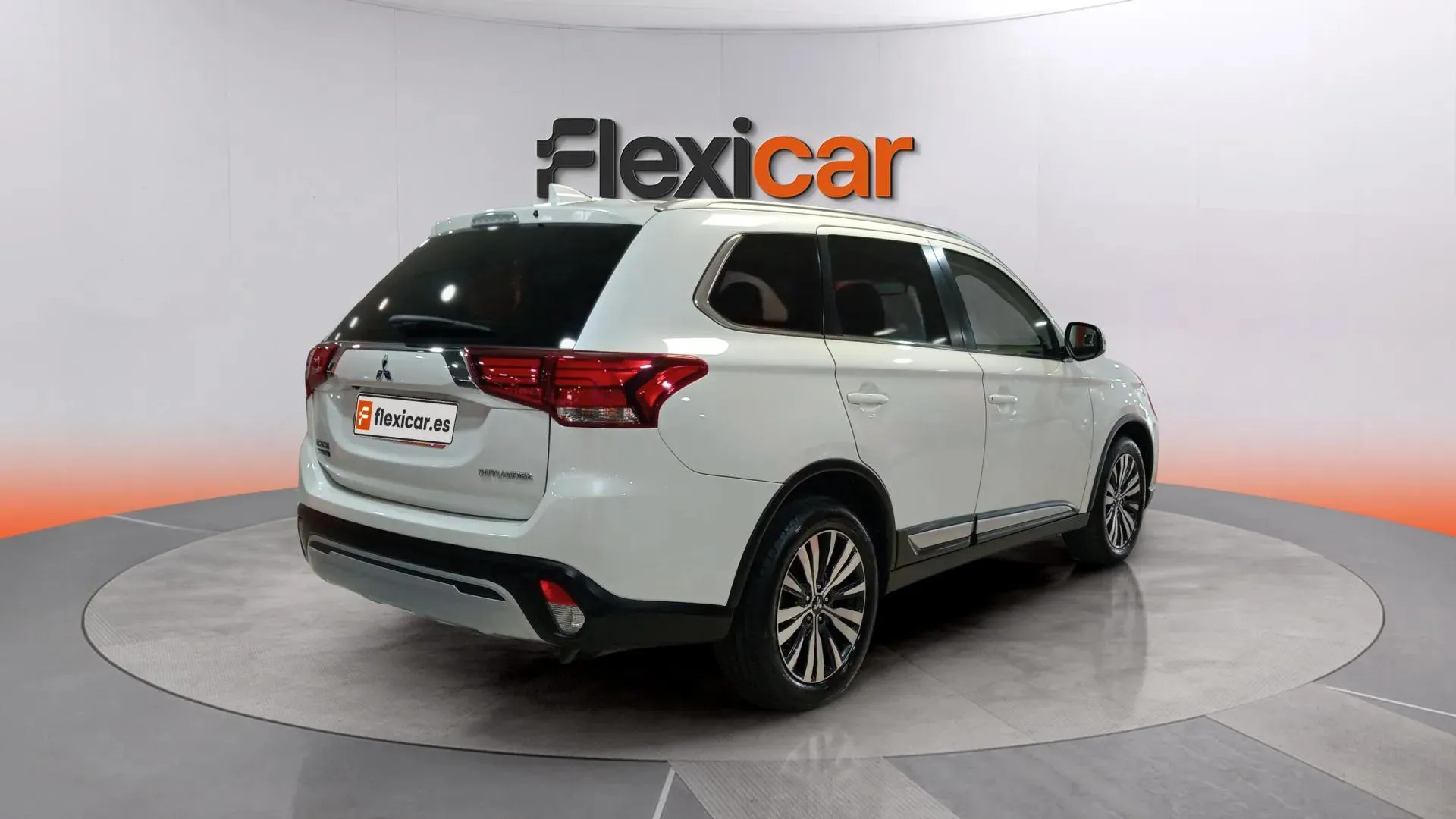 Mitsubishi Outlander 200 MPI Motion CVT 2WD 7 plazas - foto 6