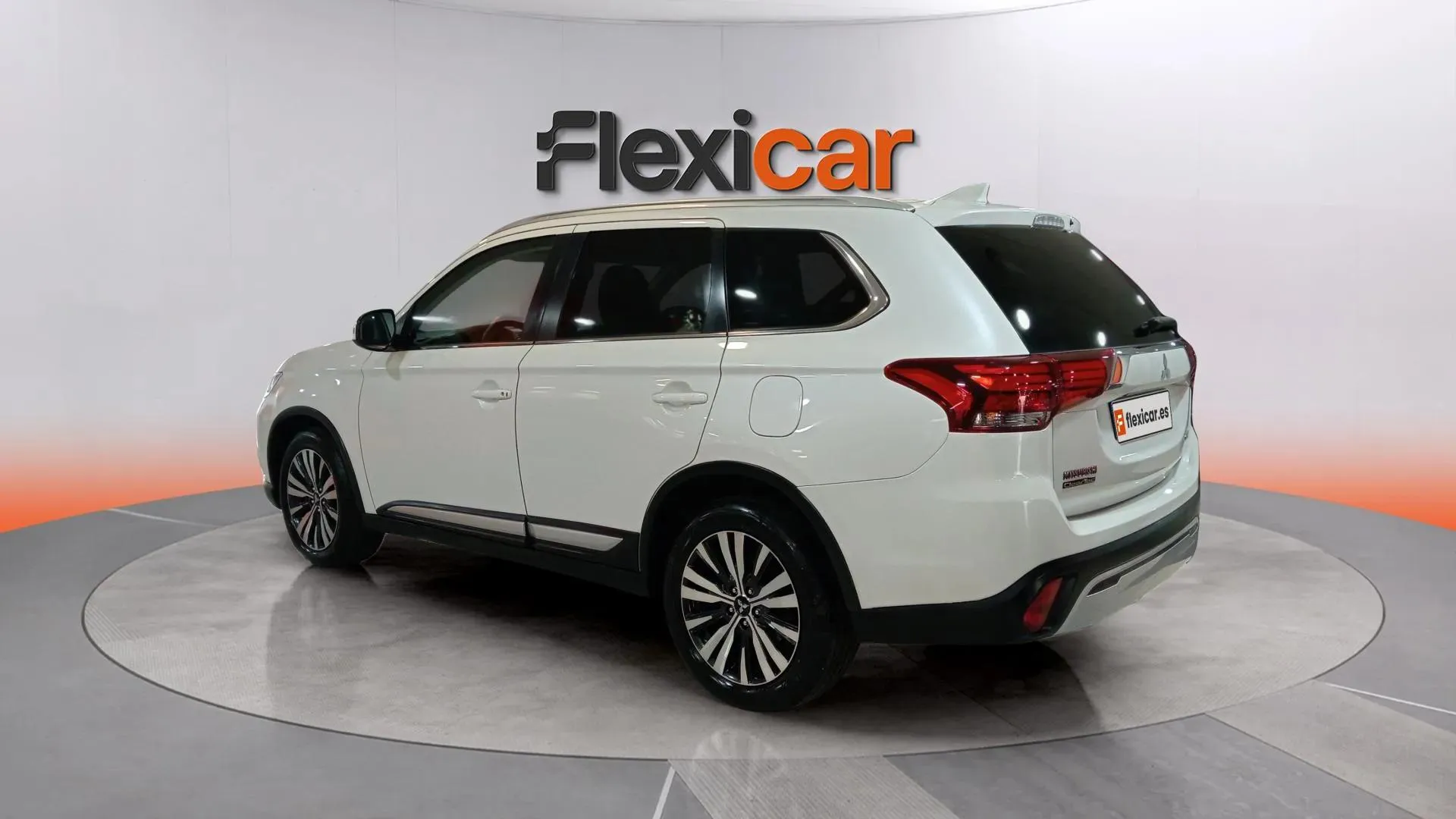 Mitsubishi Outlander 200 MPI Motion CVT 2WD 7 plazas - foto 4