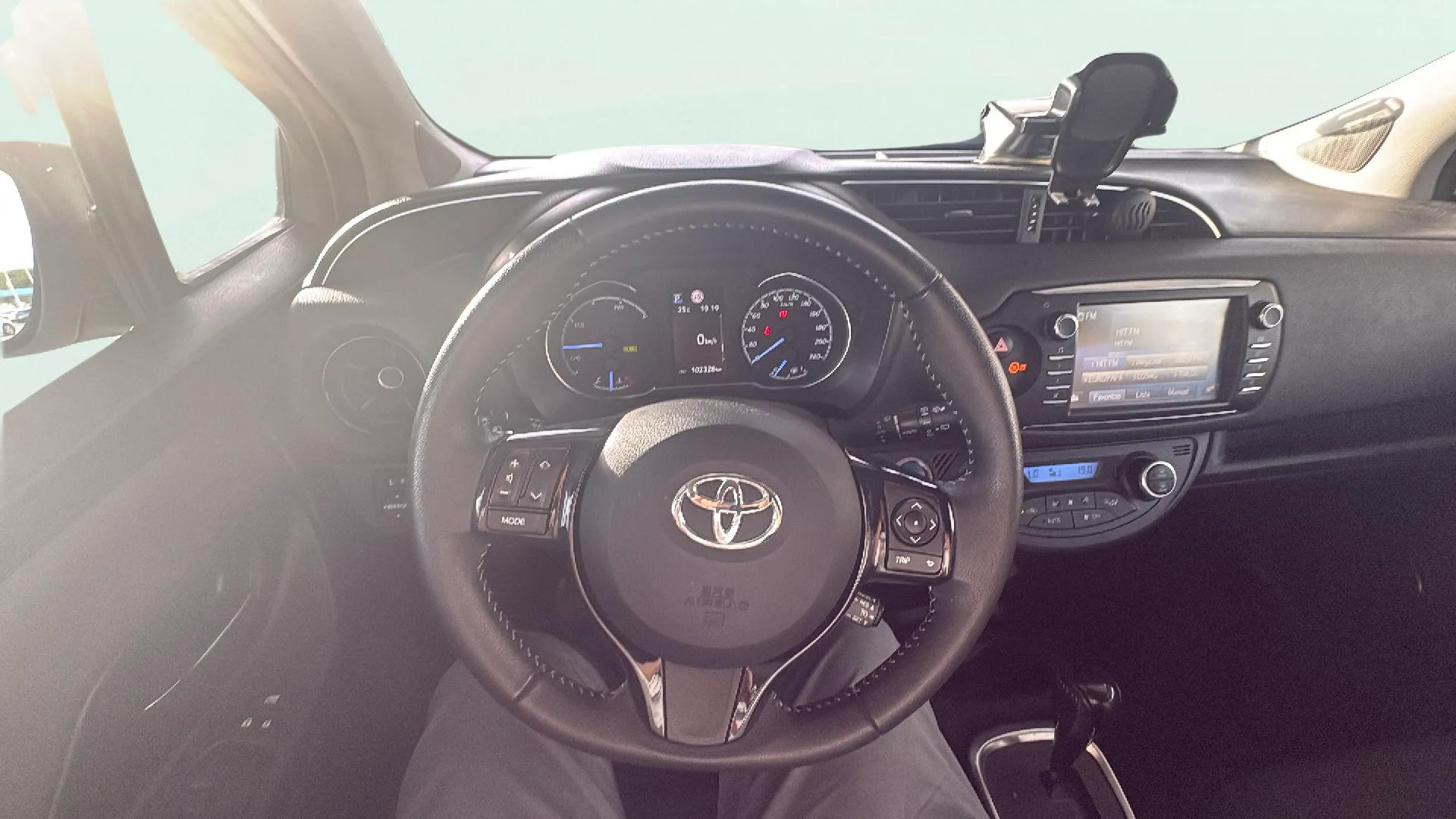Toyota Yaris 1.5 100H Active Tech - foto 11