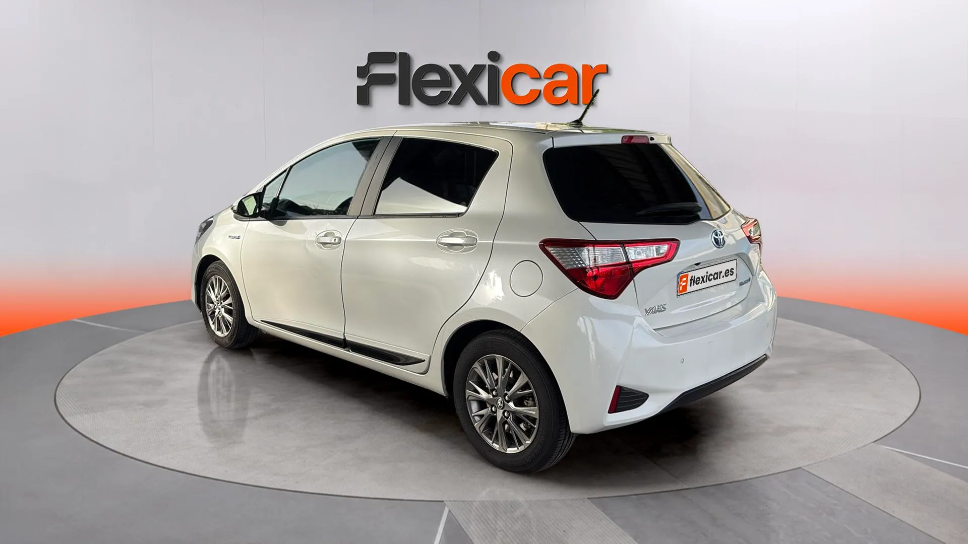 Toyota Yaris 1.5 100H Active Tech - foto 4