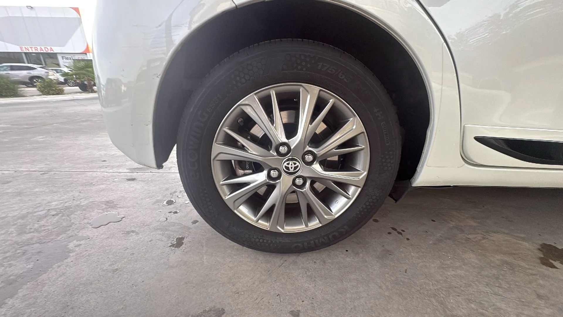 Toyota Yaris 1.5 100H Active Tech - foto 28