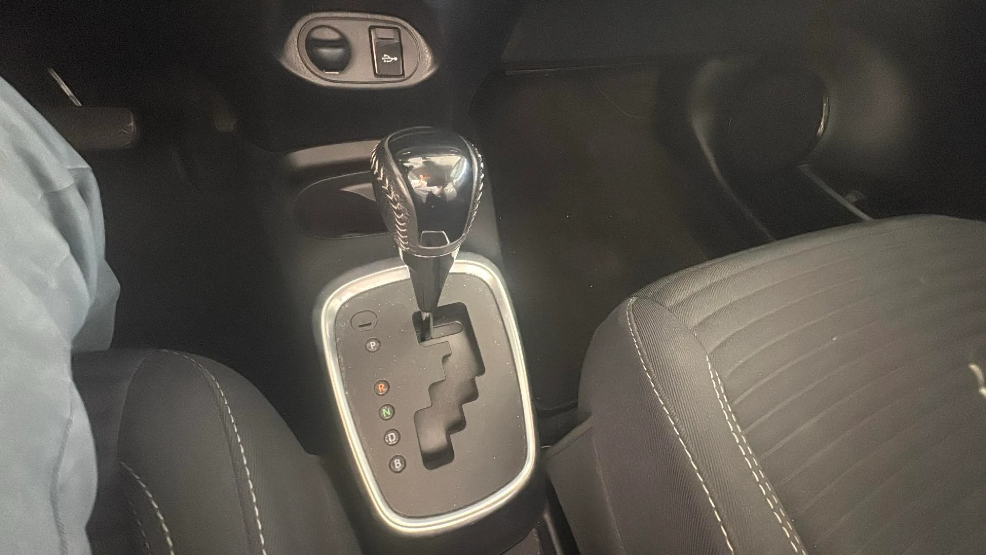Toyota Yaris 1.5 100H Active Tech - foto 24