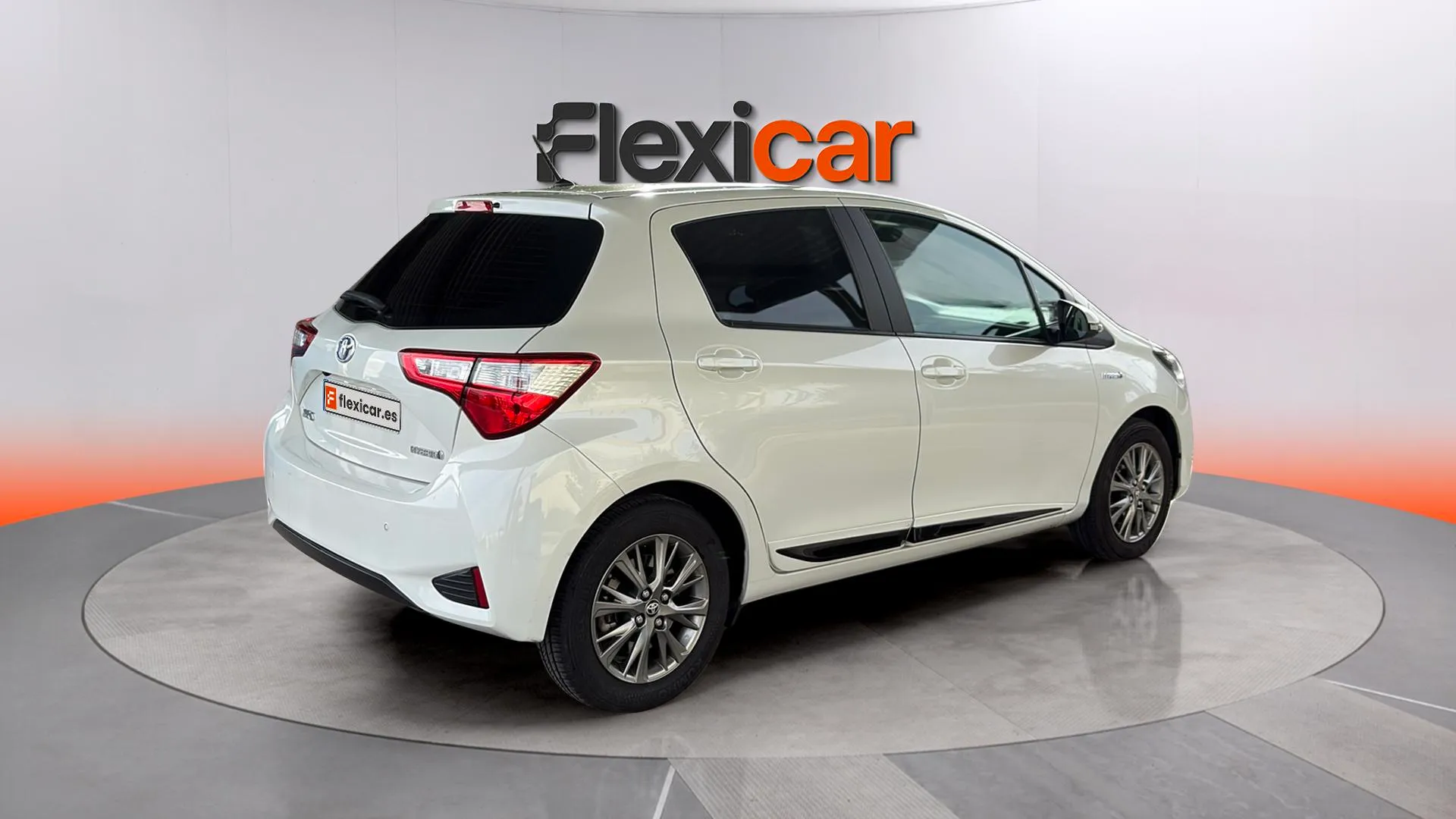 Toyota Yaris 1.5 100H Active Tech - foto 6
