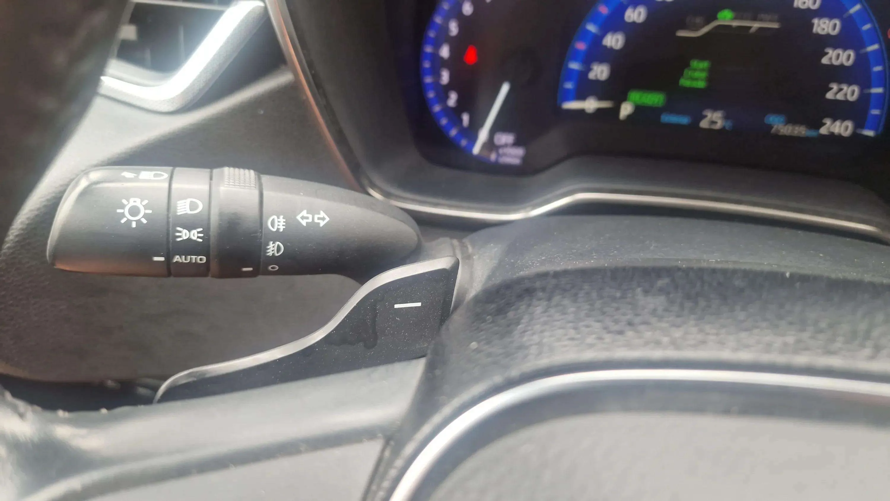 Toyota Corolla 1.8 125H Feel! E-CVT Touring Sport - foto 13