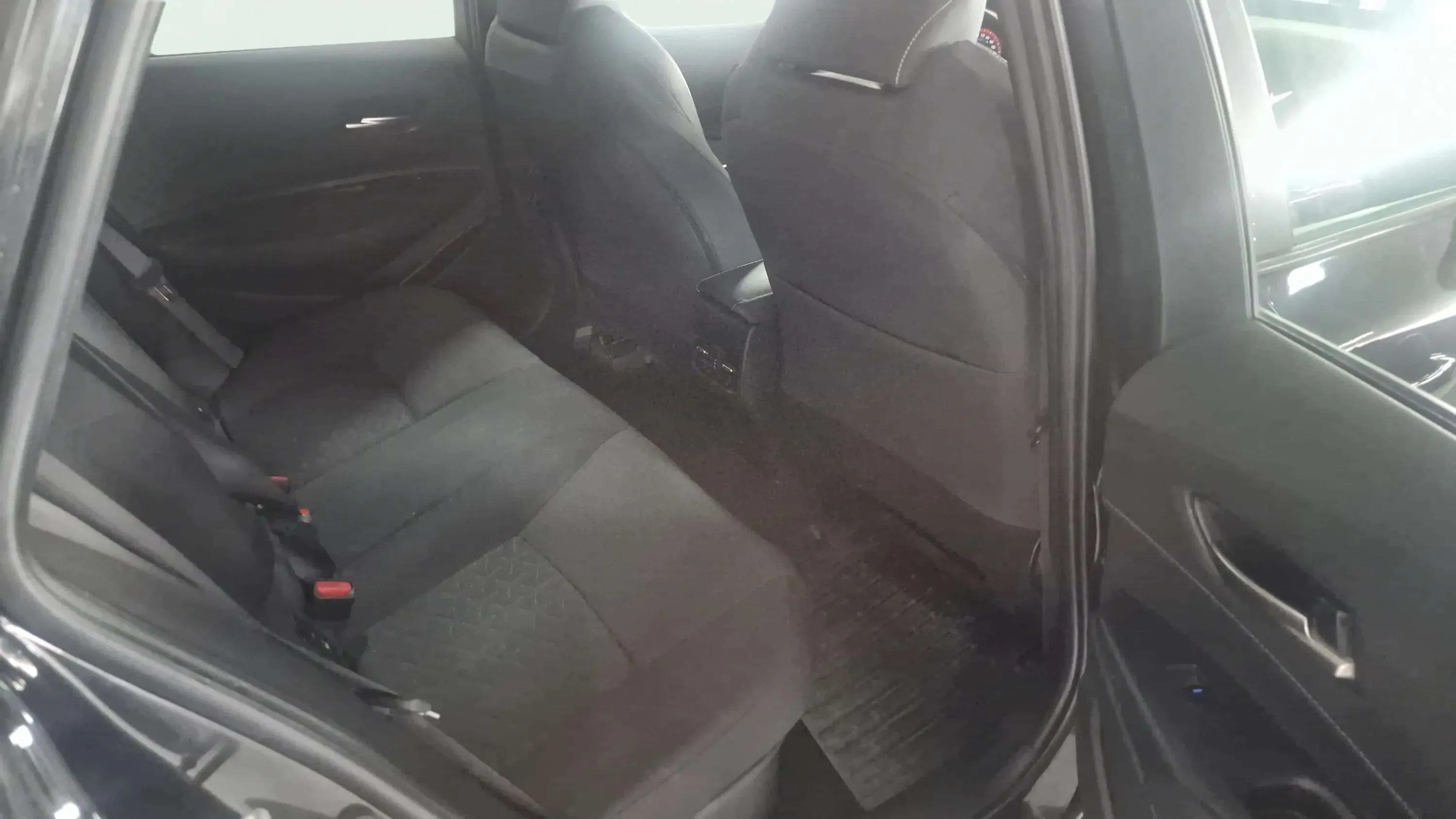 Toyota Corolla 1.8 125H Feel! E-CVT Touring Sport - foto 17