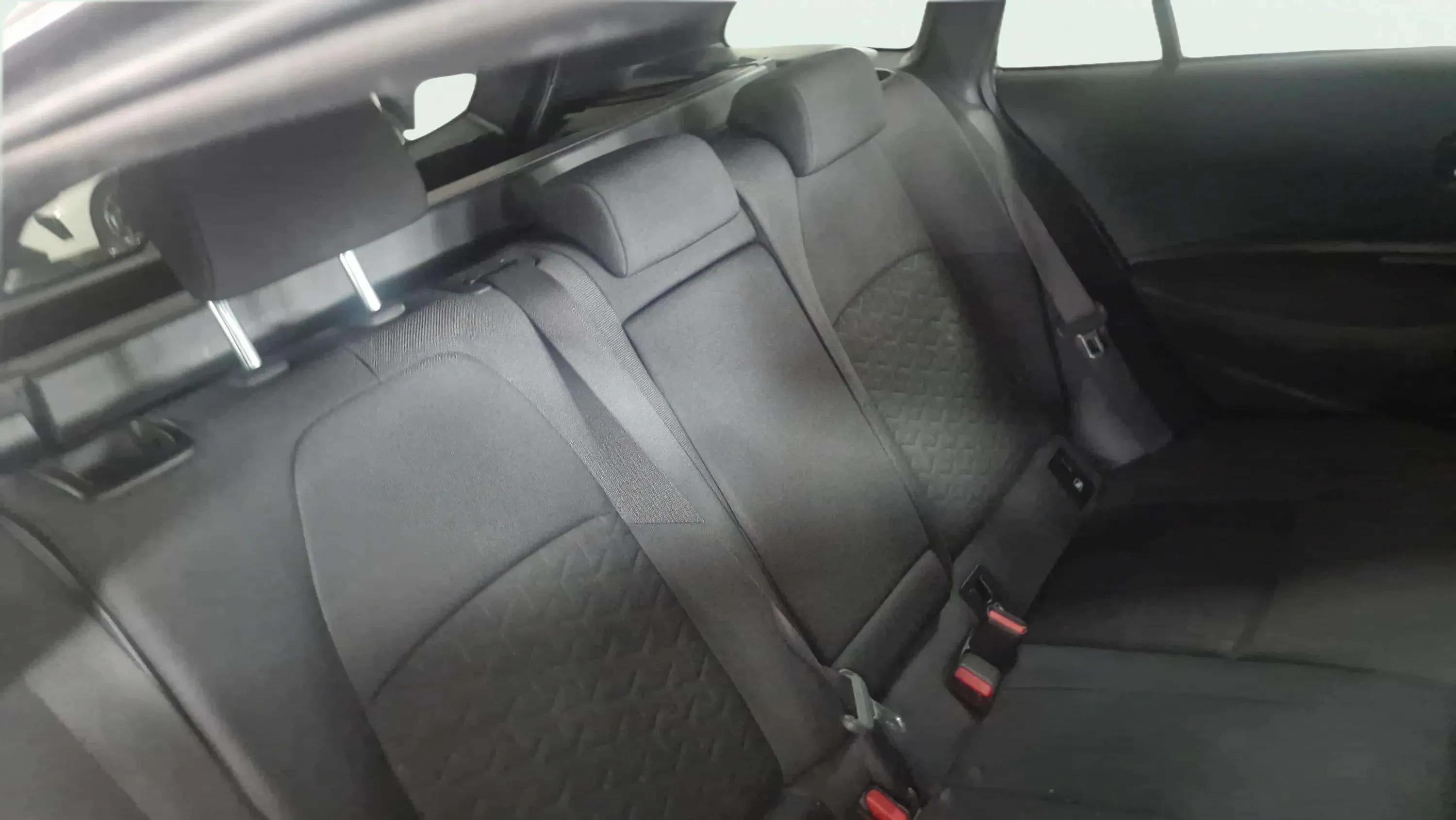 Toyota Corolla 1.8 125H Feel! E-CVT Touring Sport - foto 18
