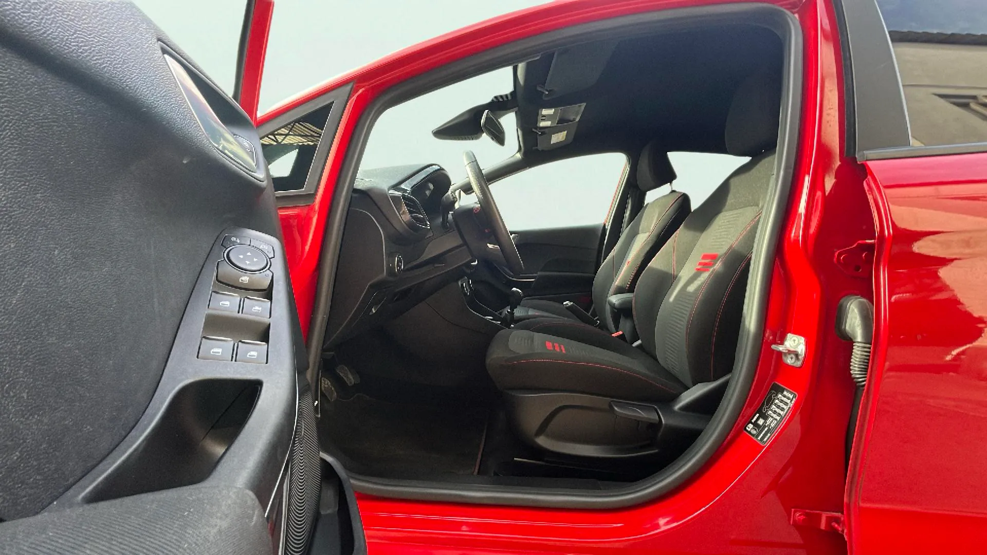 Ford Fiesta 1.0 EcoBoost MHEV ST-Line - foto 14