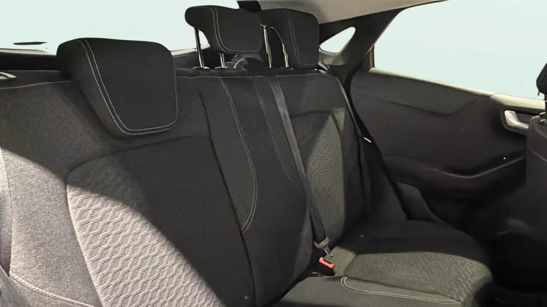 Ford Puma 1.0 EcoBoost Titanium - foto 16
