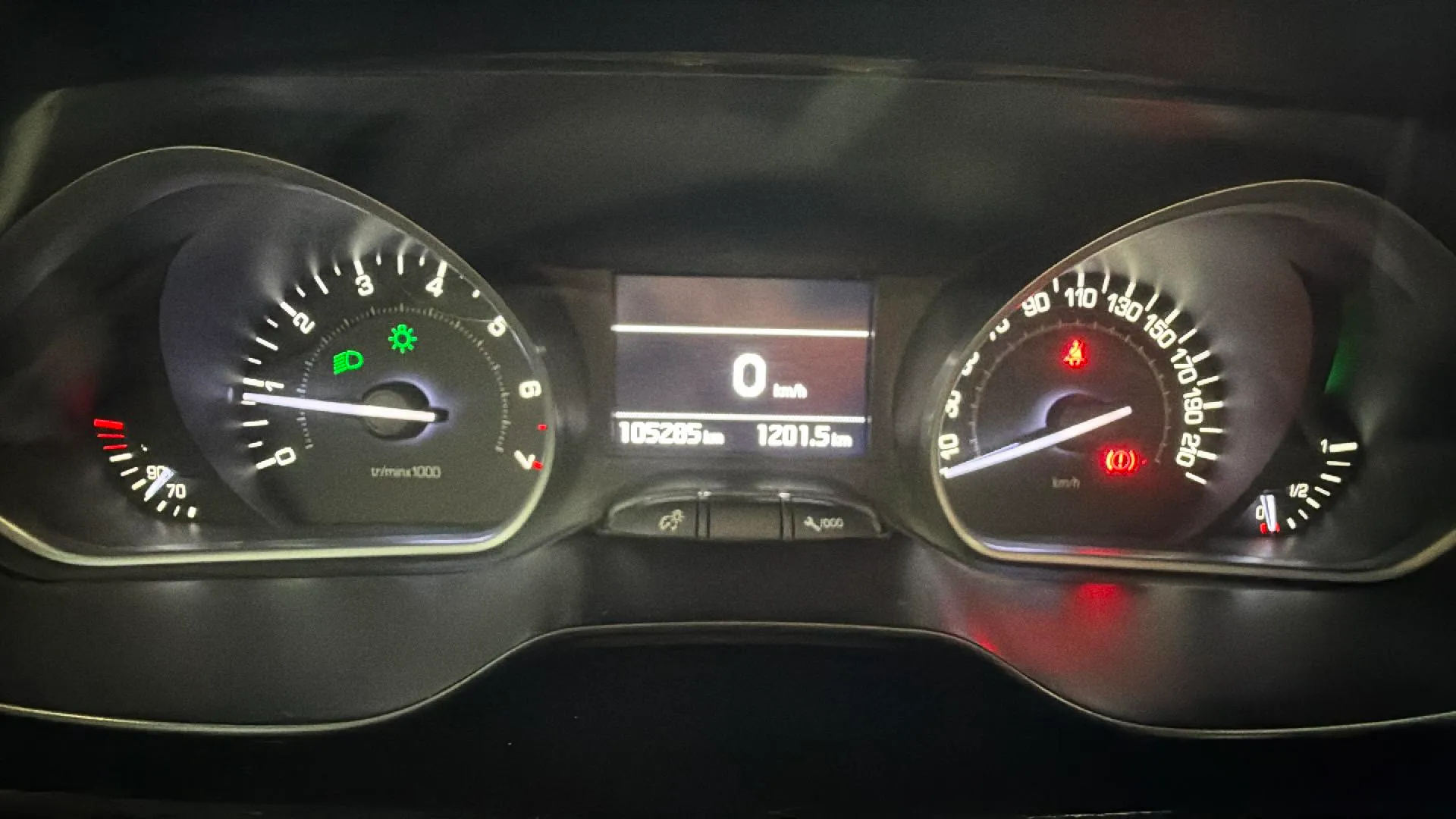 Peugeot 208 Allure 1.2L PureTech - foto 11