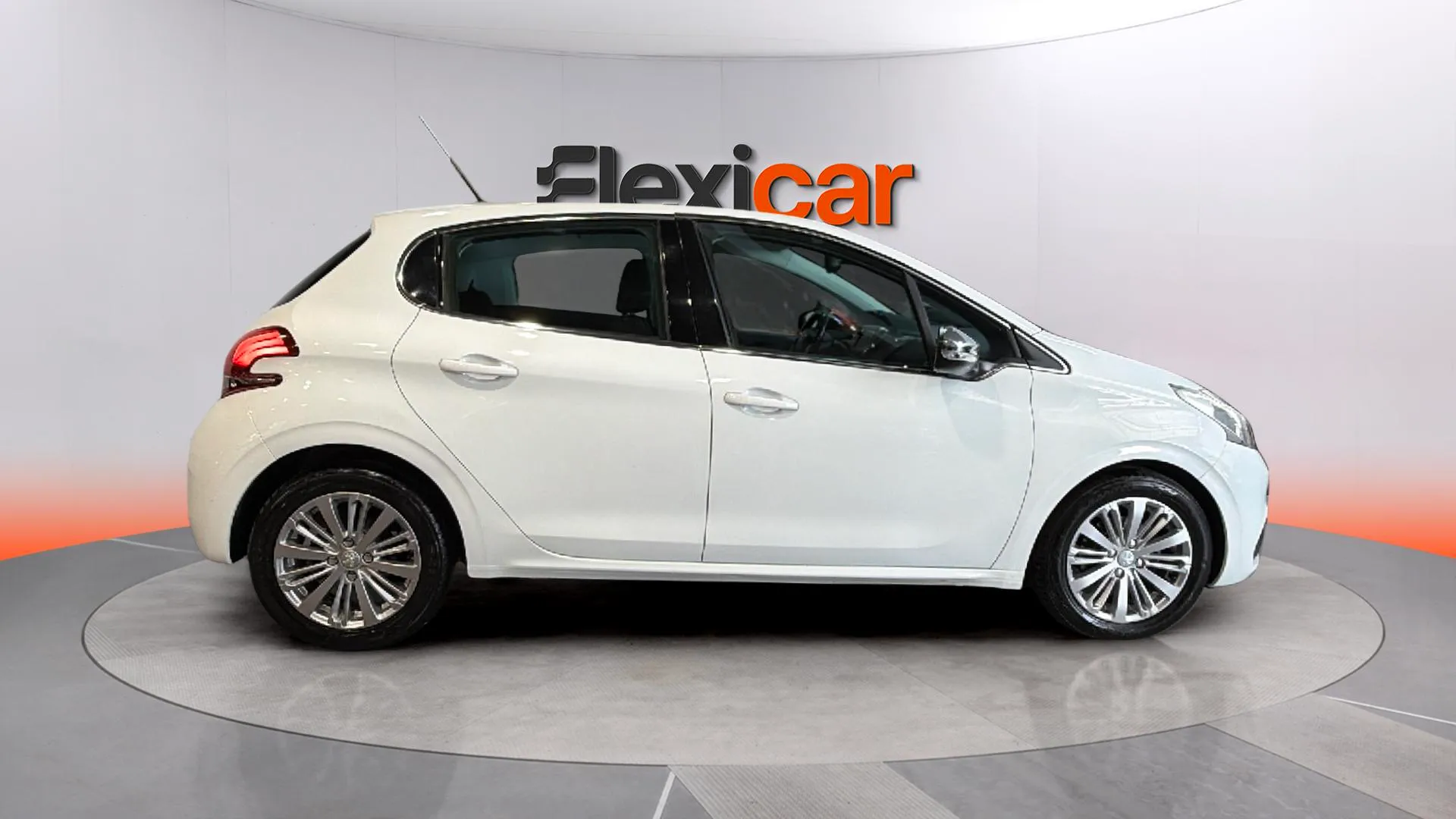 Peugeot 208 Allure 1.2L PureTech - foto 8