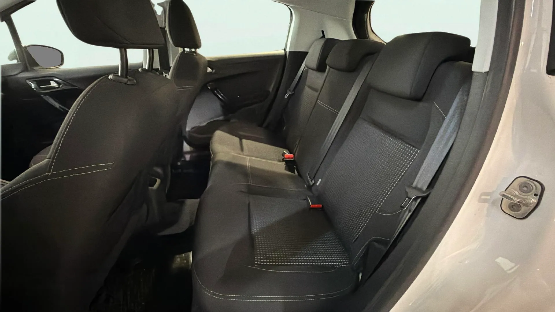 Peugeot 208 Allure 1.2L PureTech - foto 17